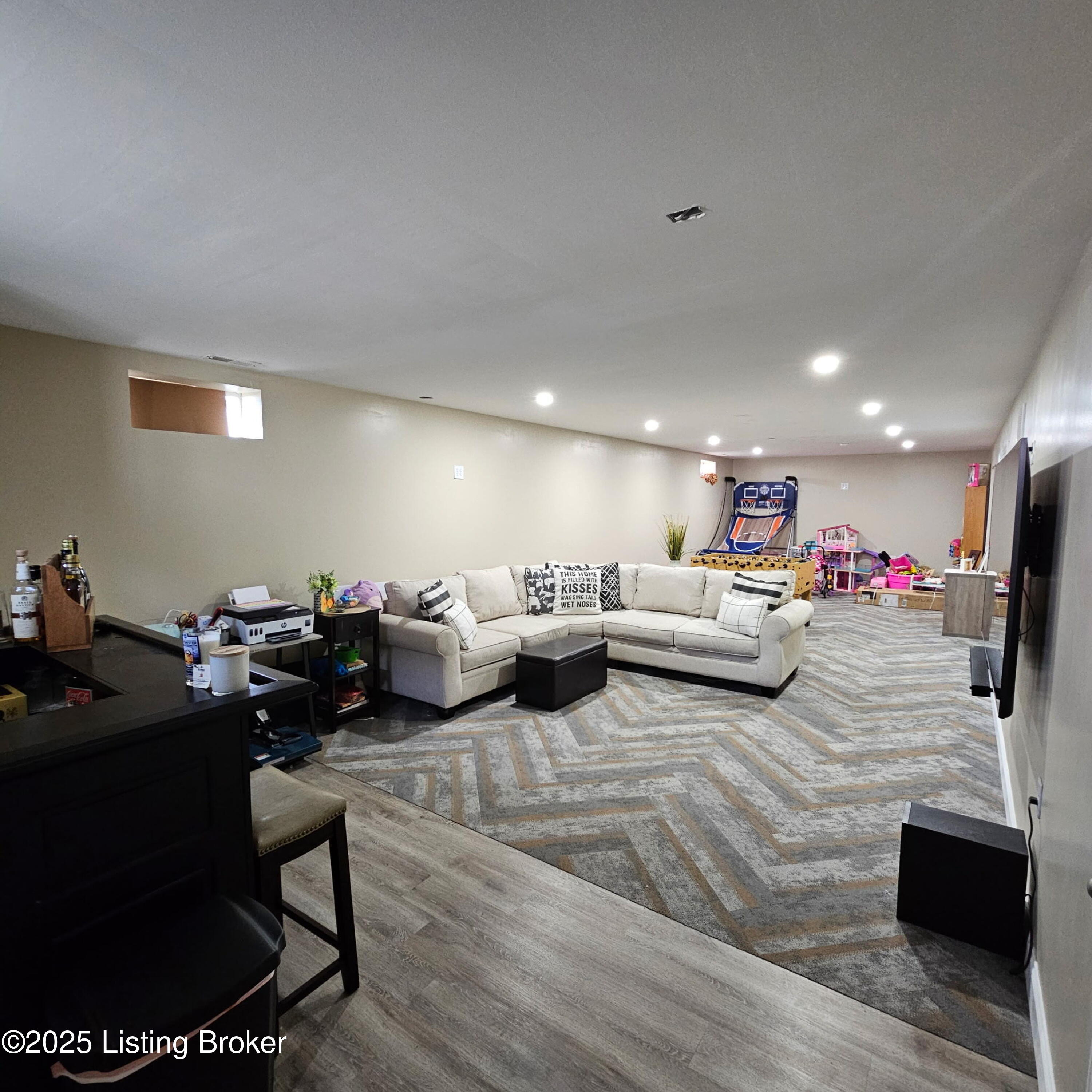 997 Shady Brook Ln