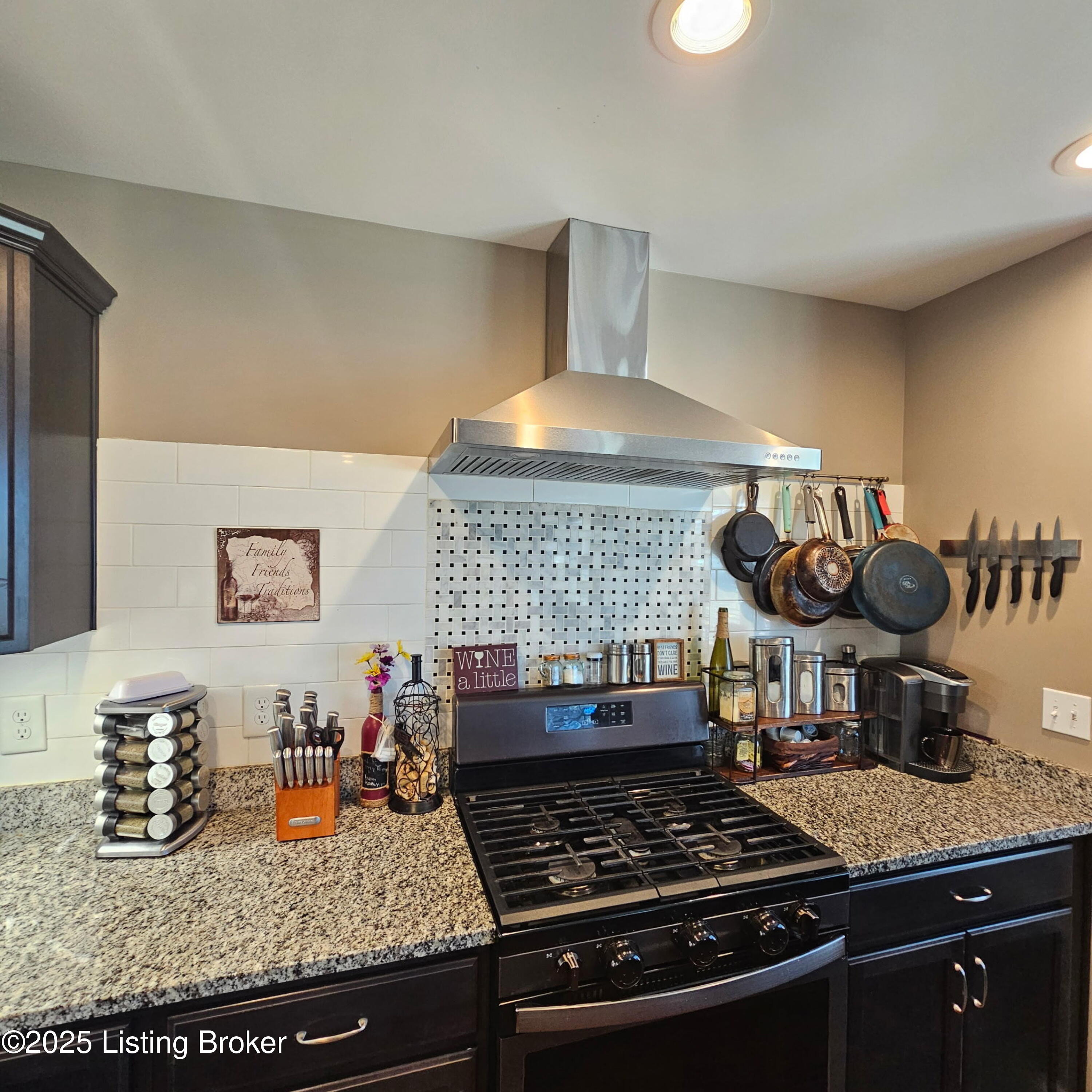 997 Shady Brook Ln