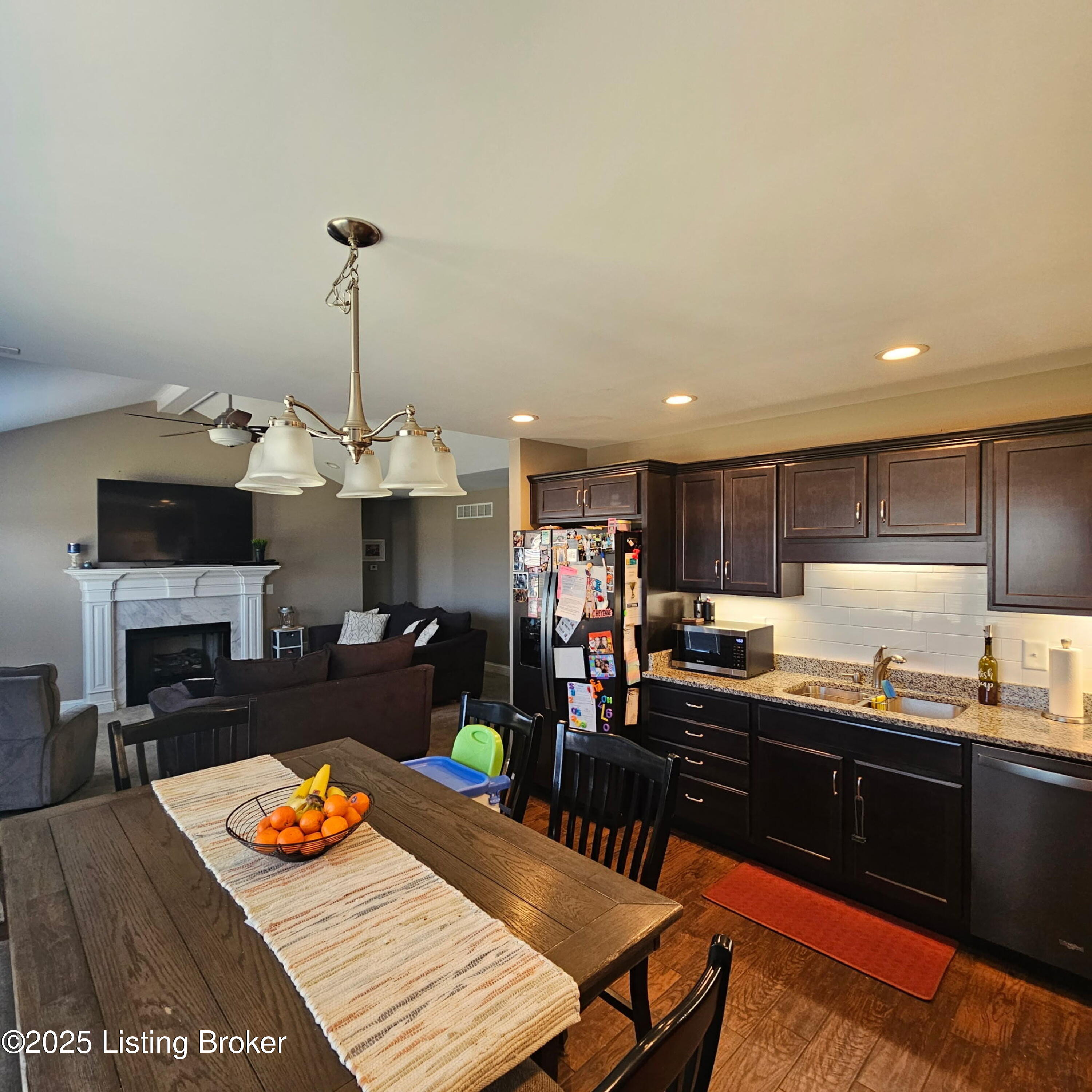 997 Shady Brook Ln