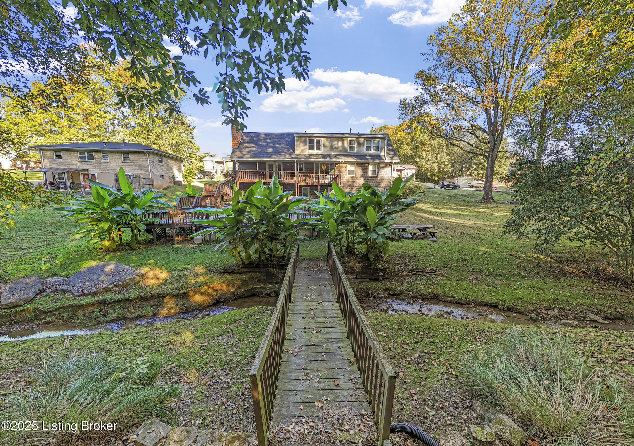 257 Topfield Rd