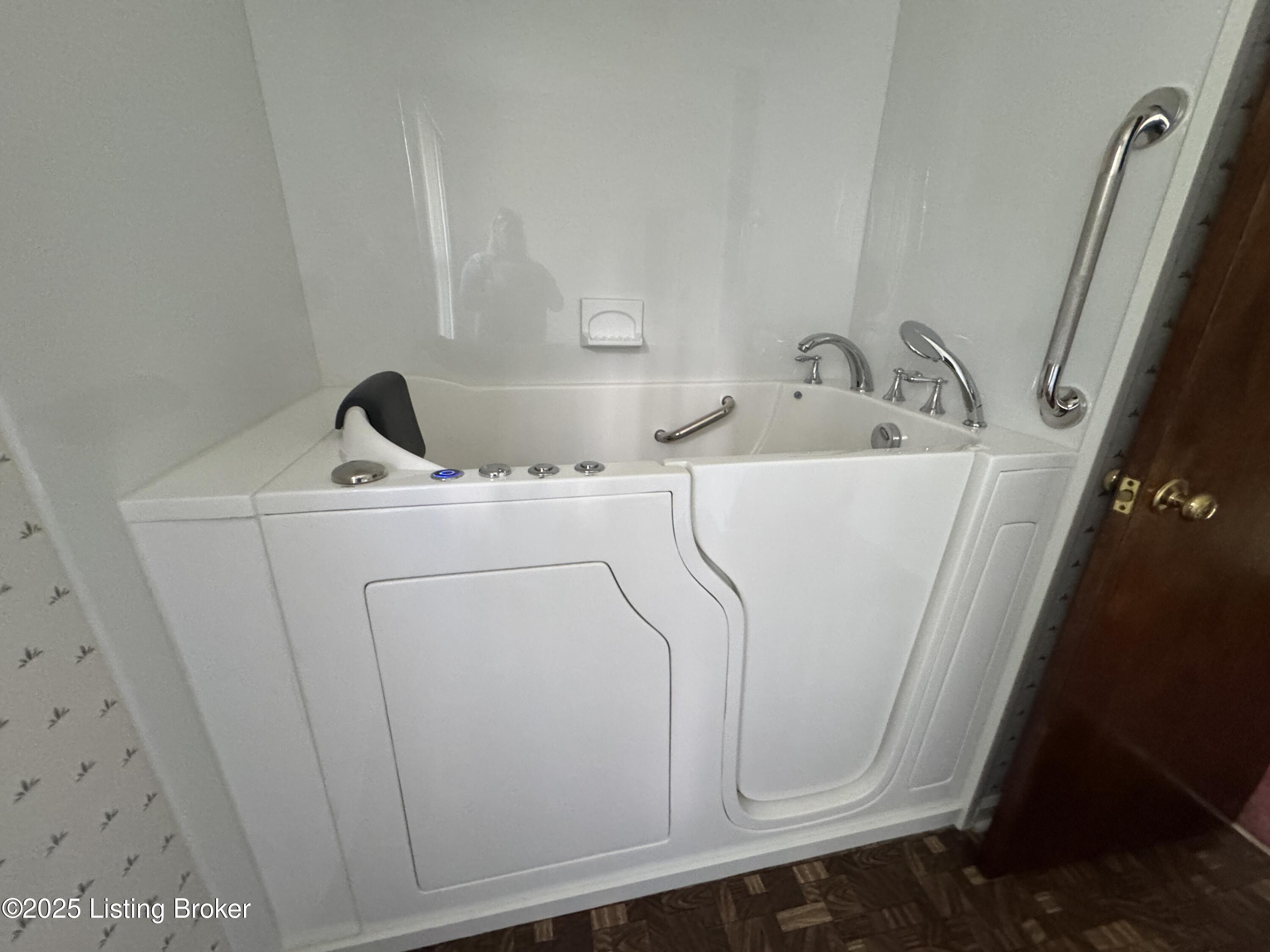257 Topfield Rd