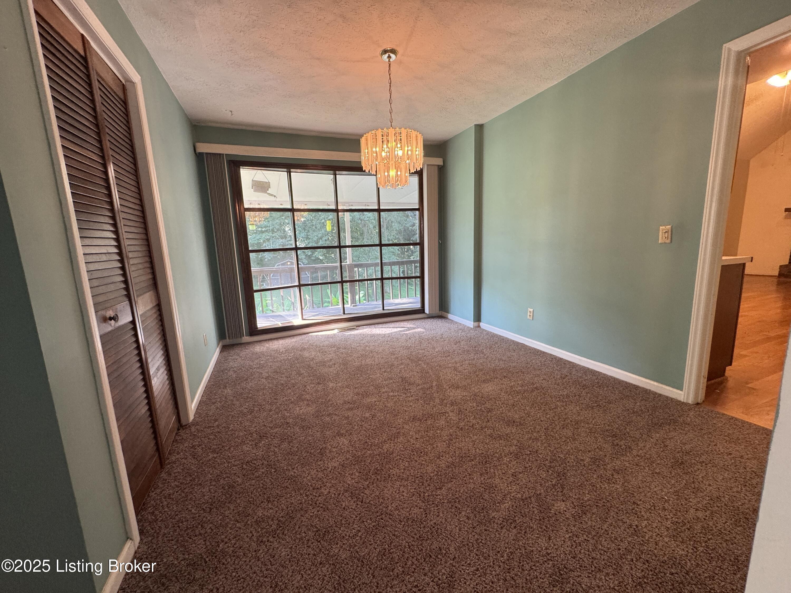 257 Topfield Rd