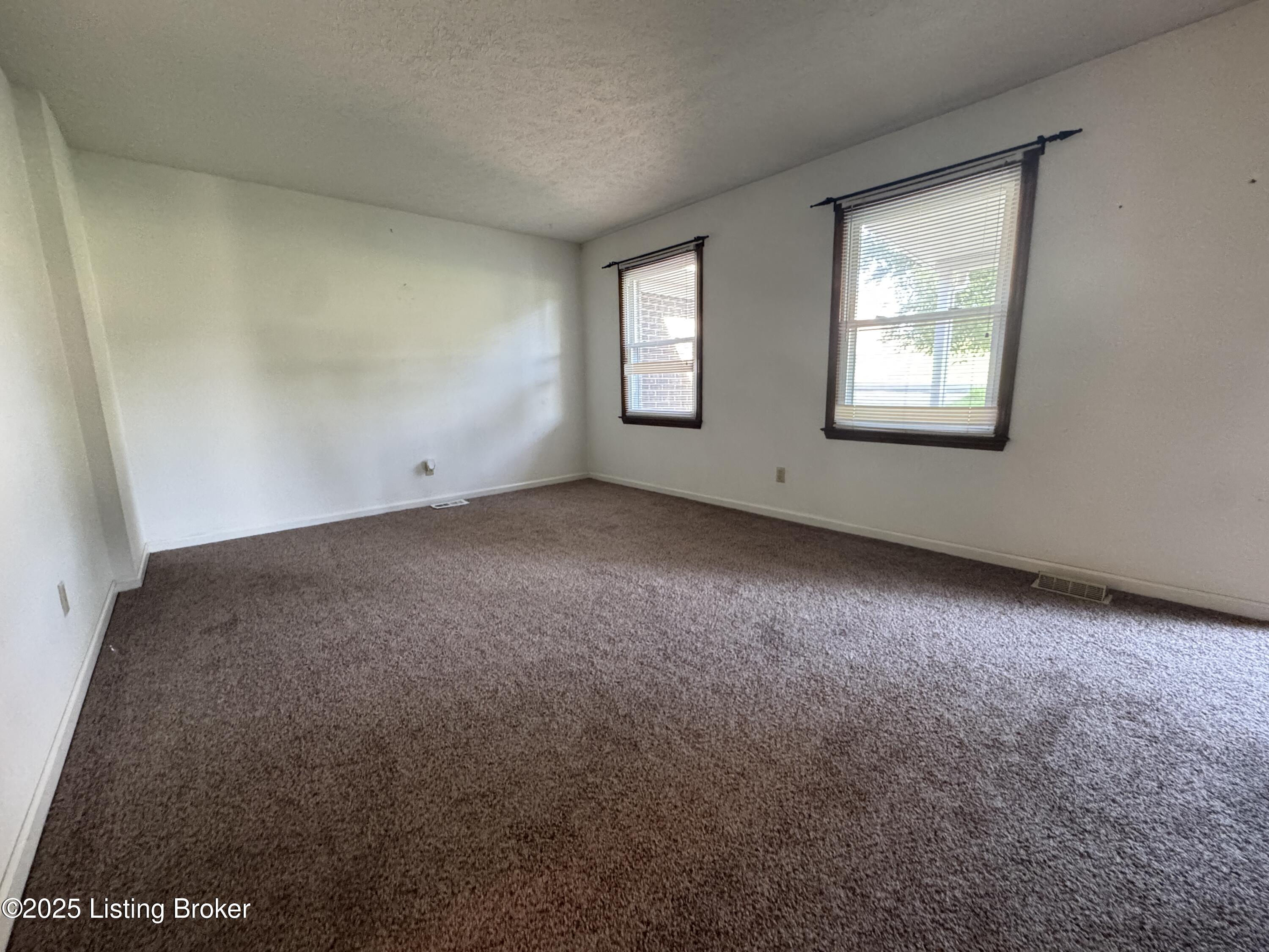 257 Topfield Rd