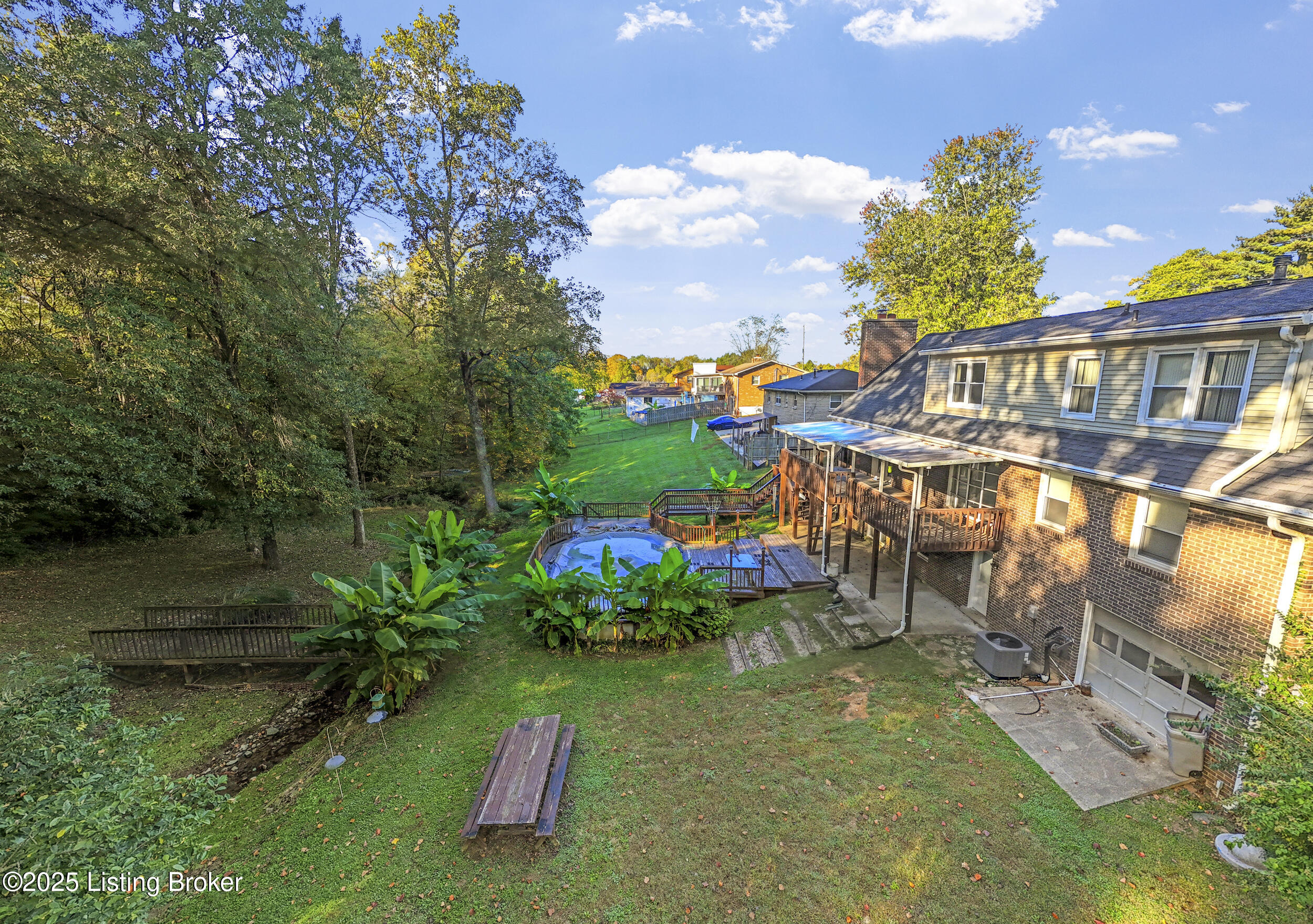 257 Topfield Rd
