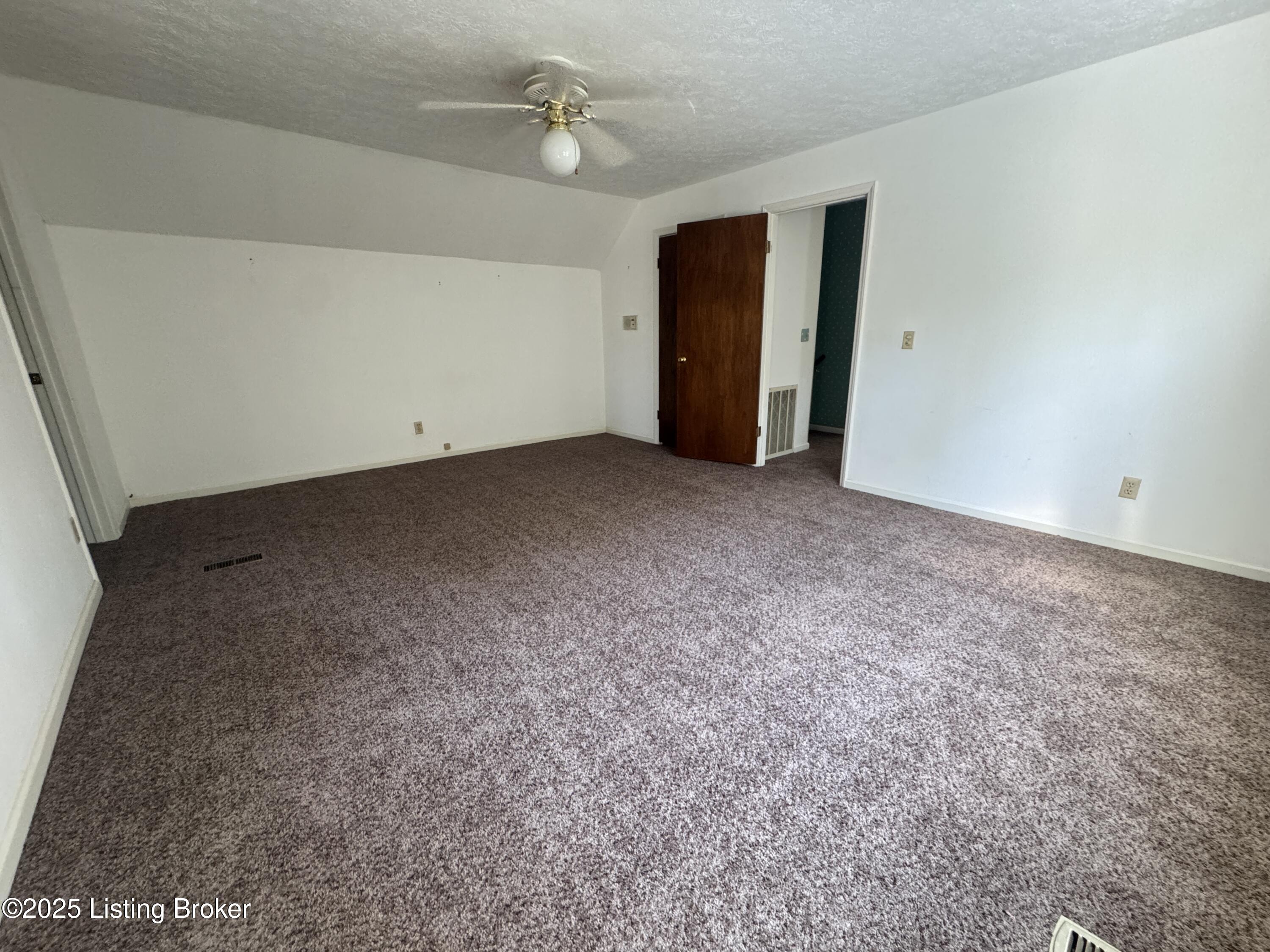 257 Topfield Rd
