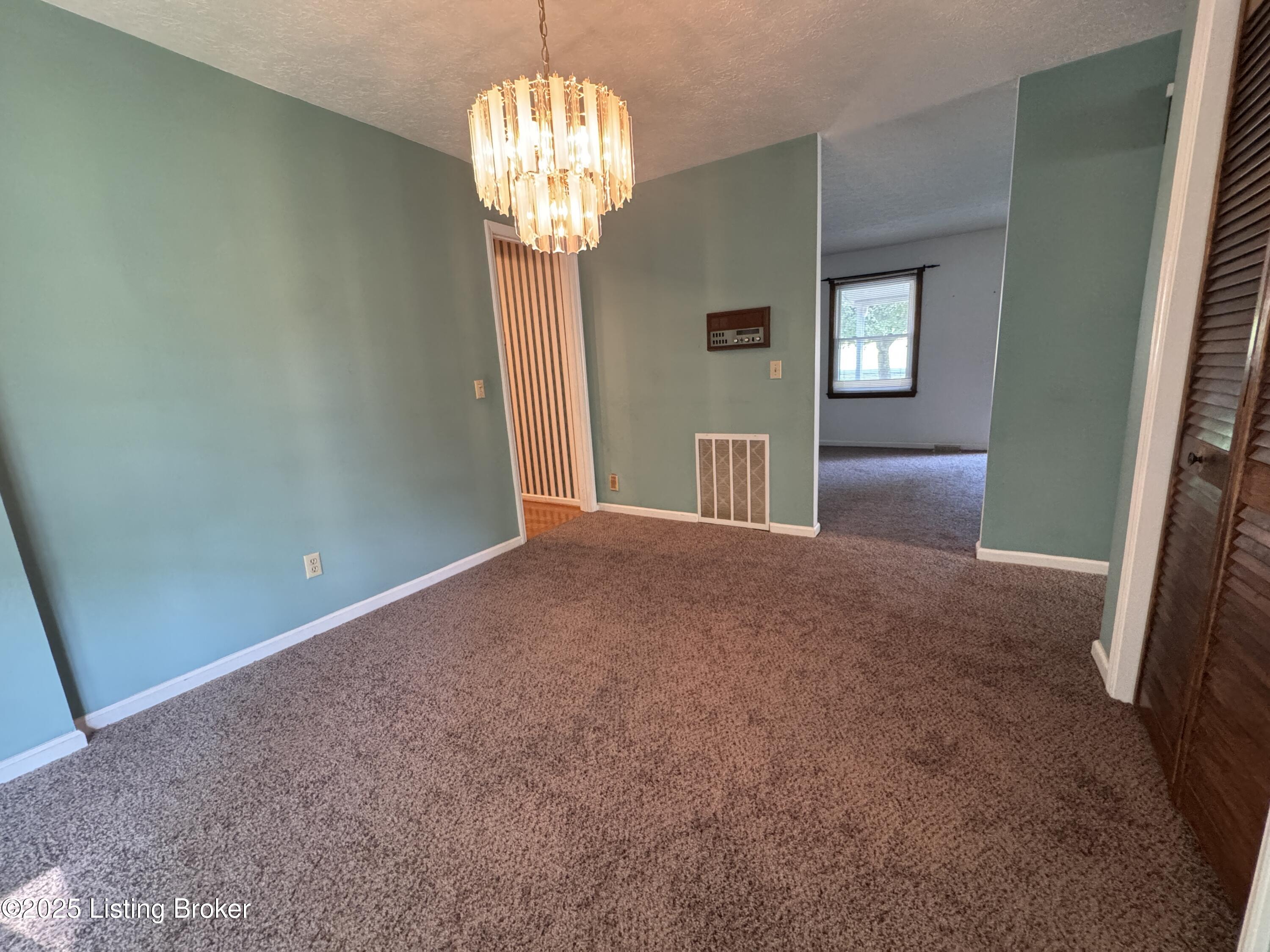 257 Topfield Rd