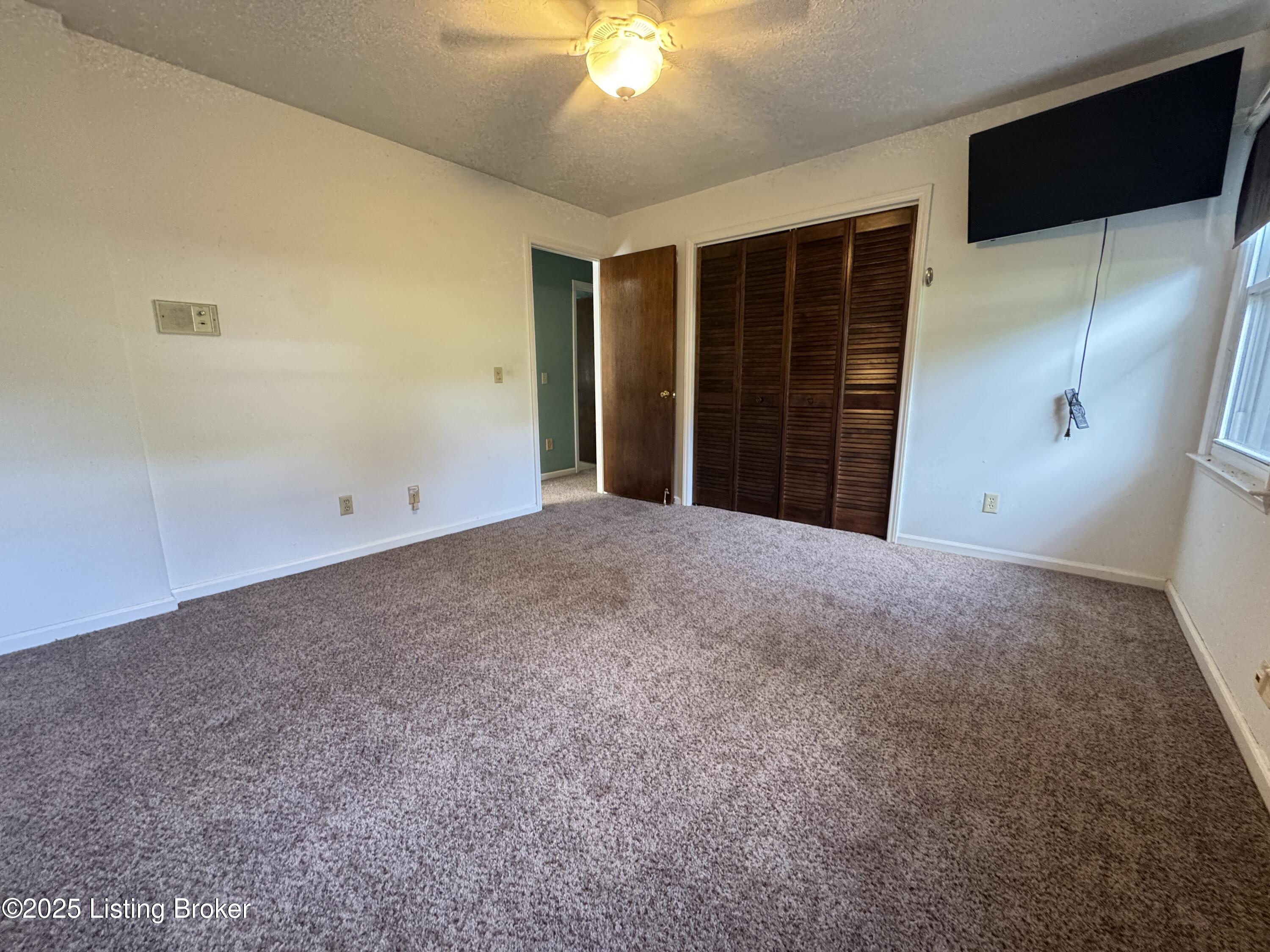 257 Topfield Rd
