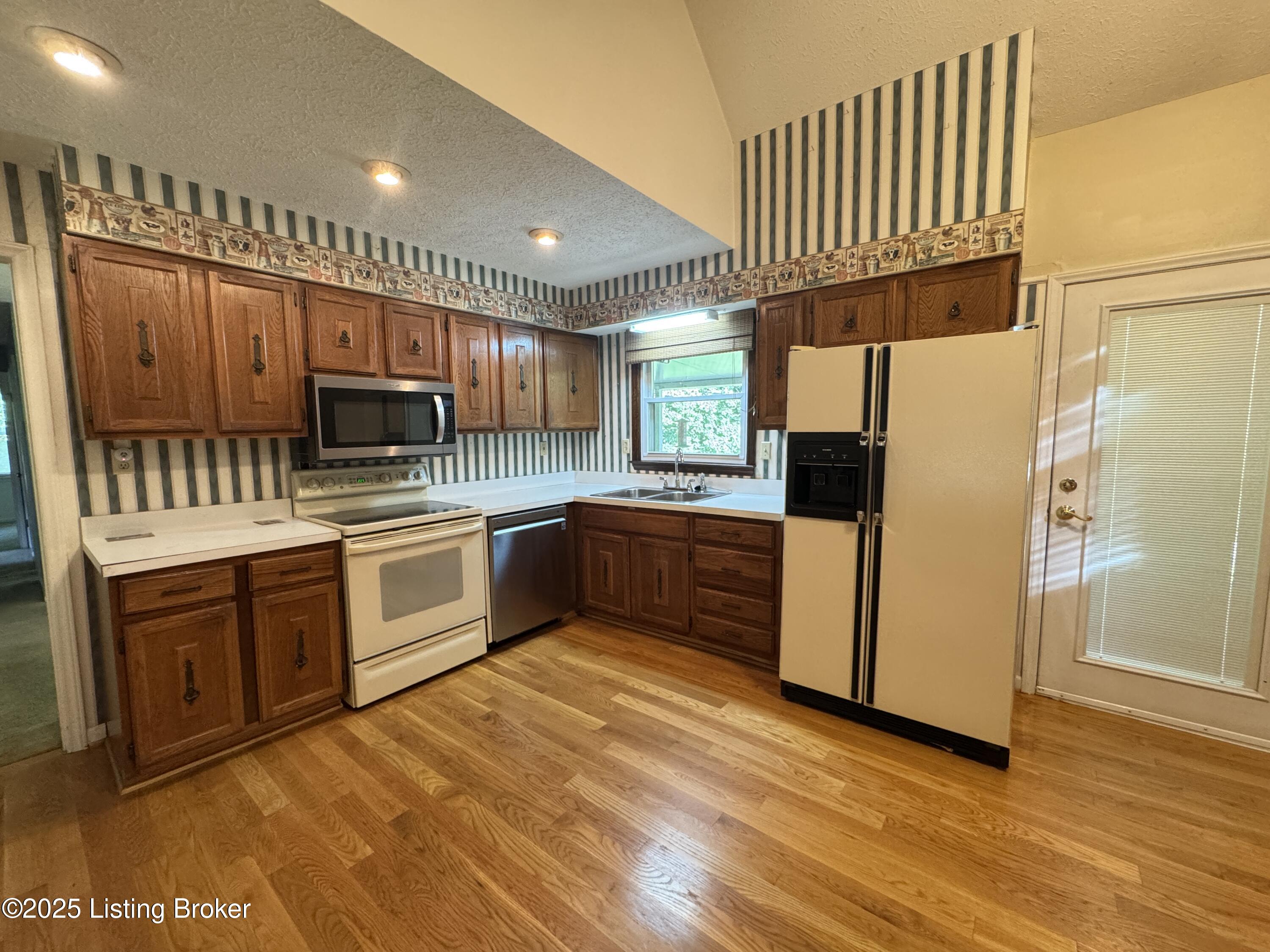257 Topfield Rd