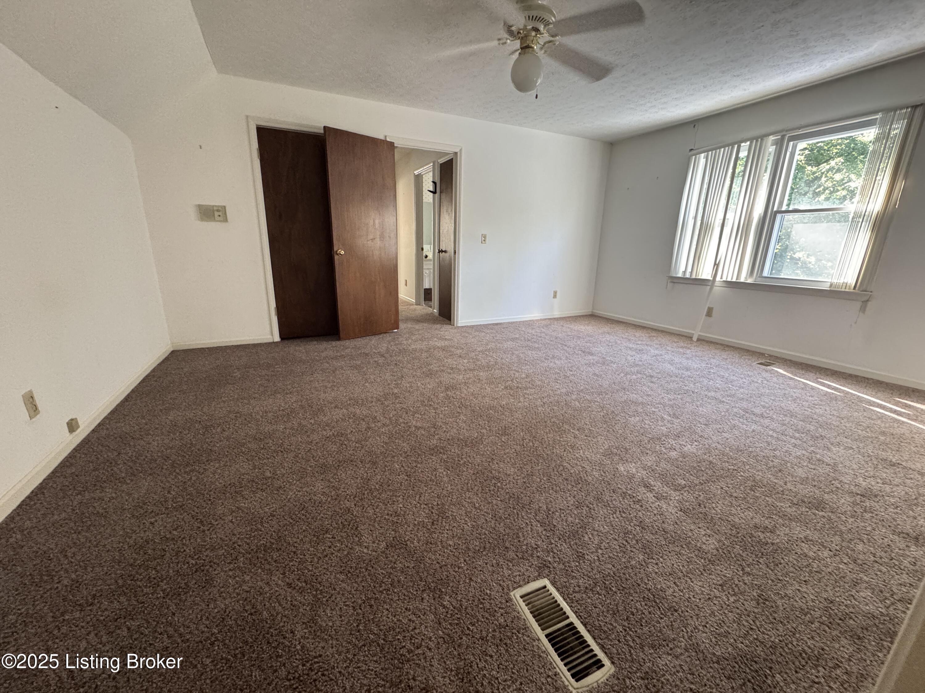 257 Topfield Rd