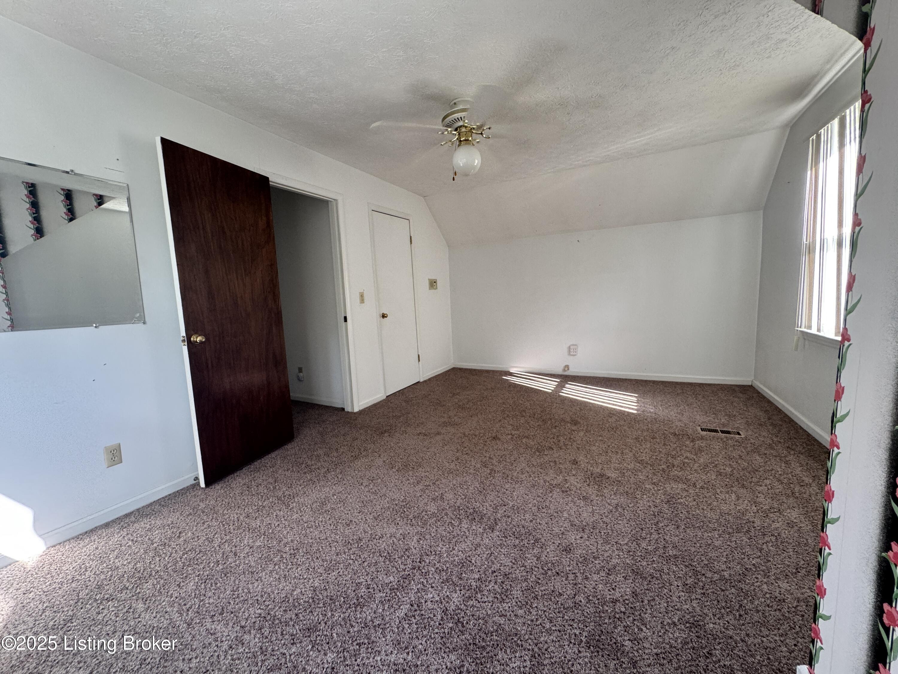 257 Topfield Rd