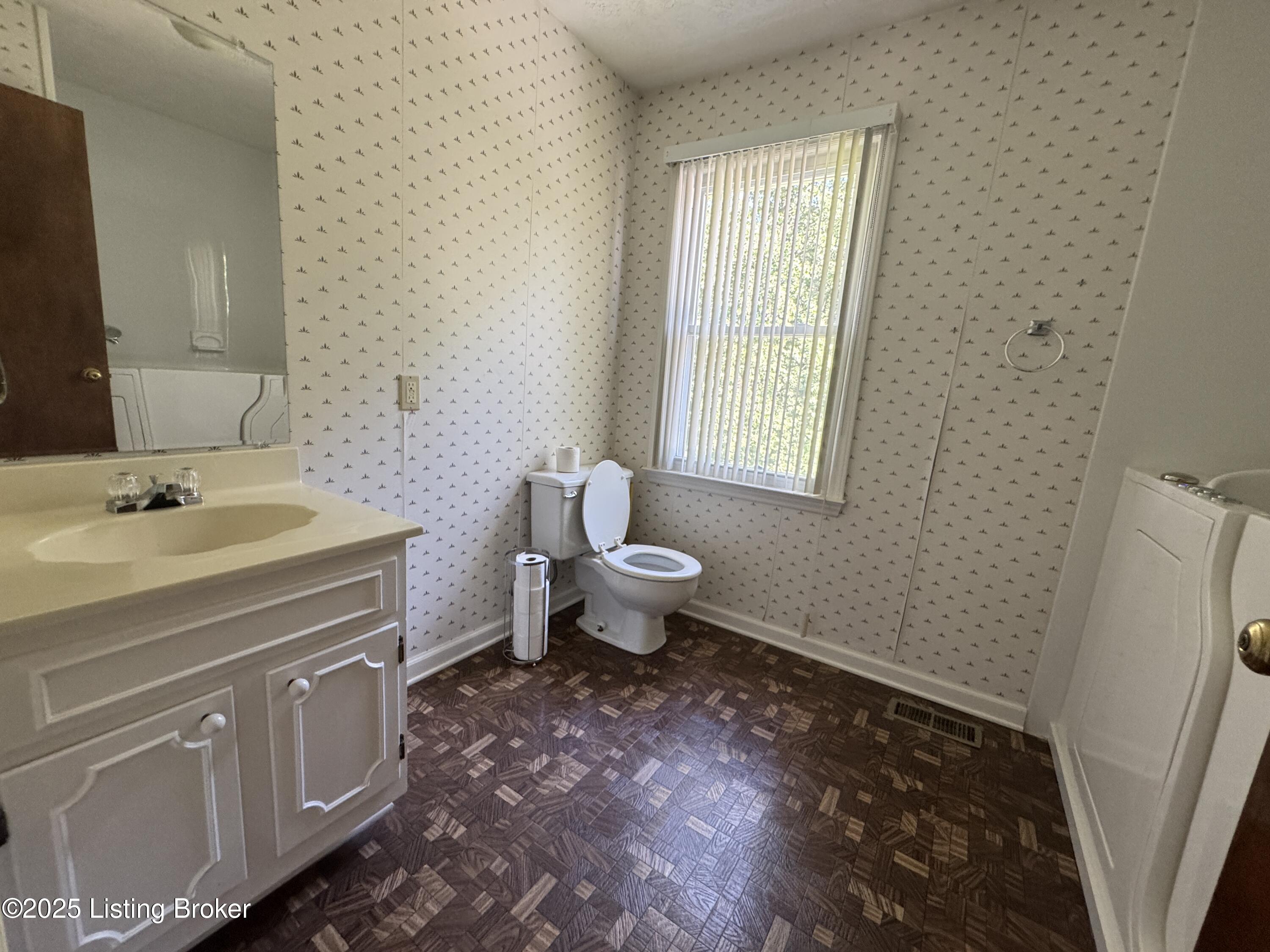 257 Topfield Rd