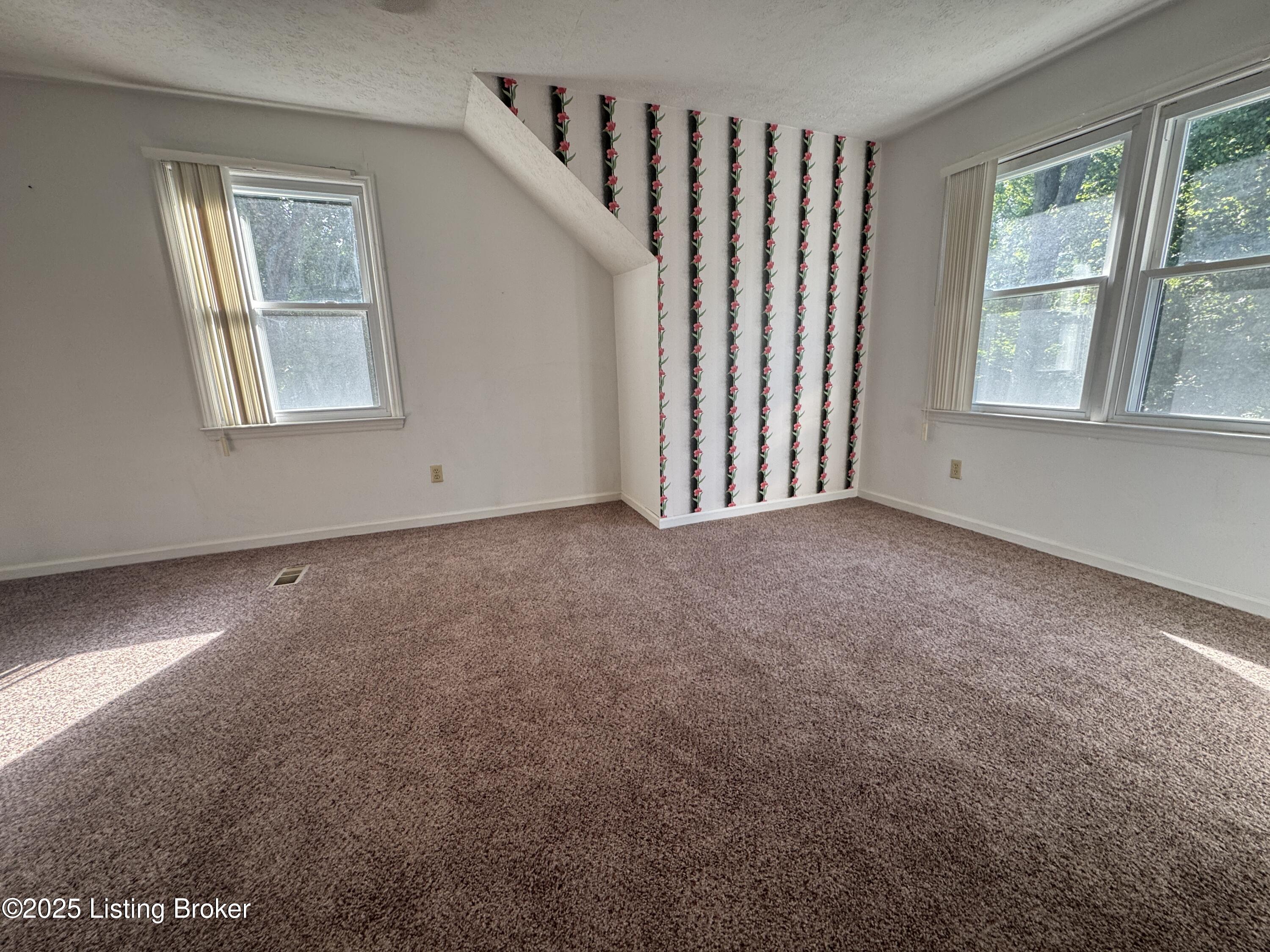 257 Topfield Rd