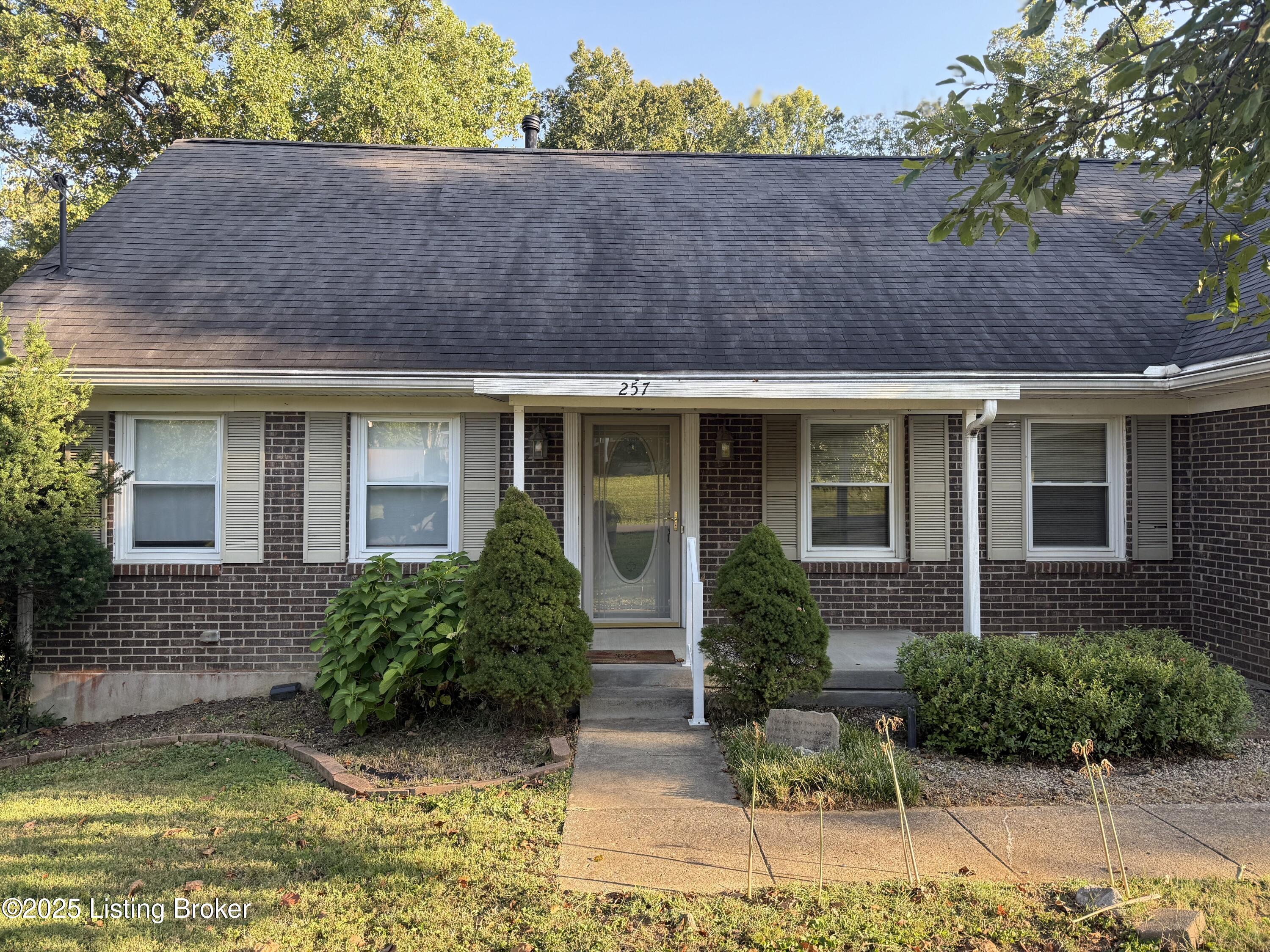 257 Topfield Rd