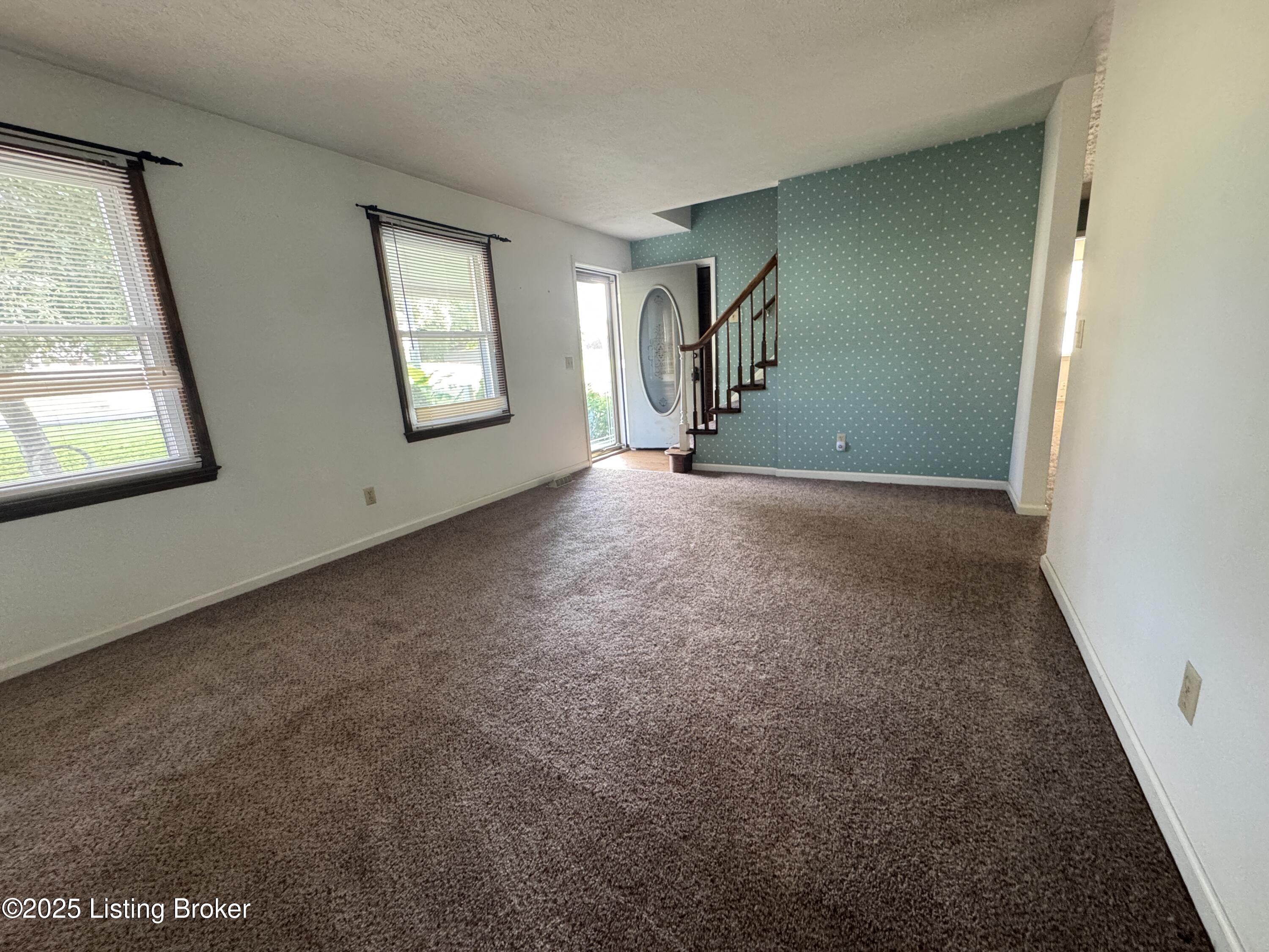 257 Topfield Rd