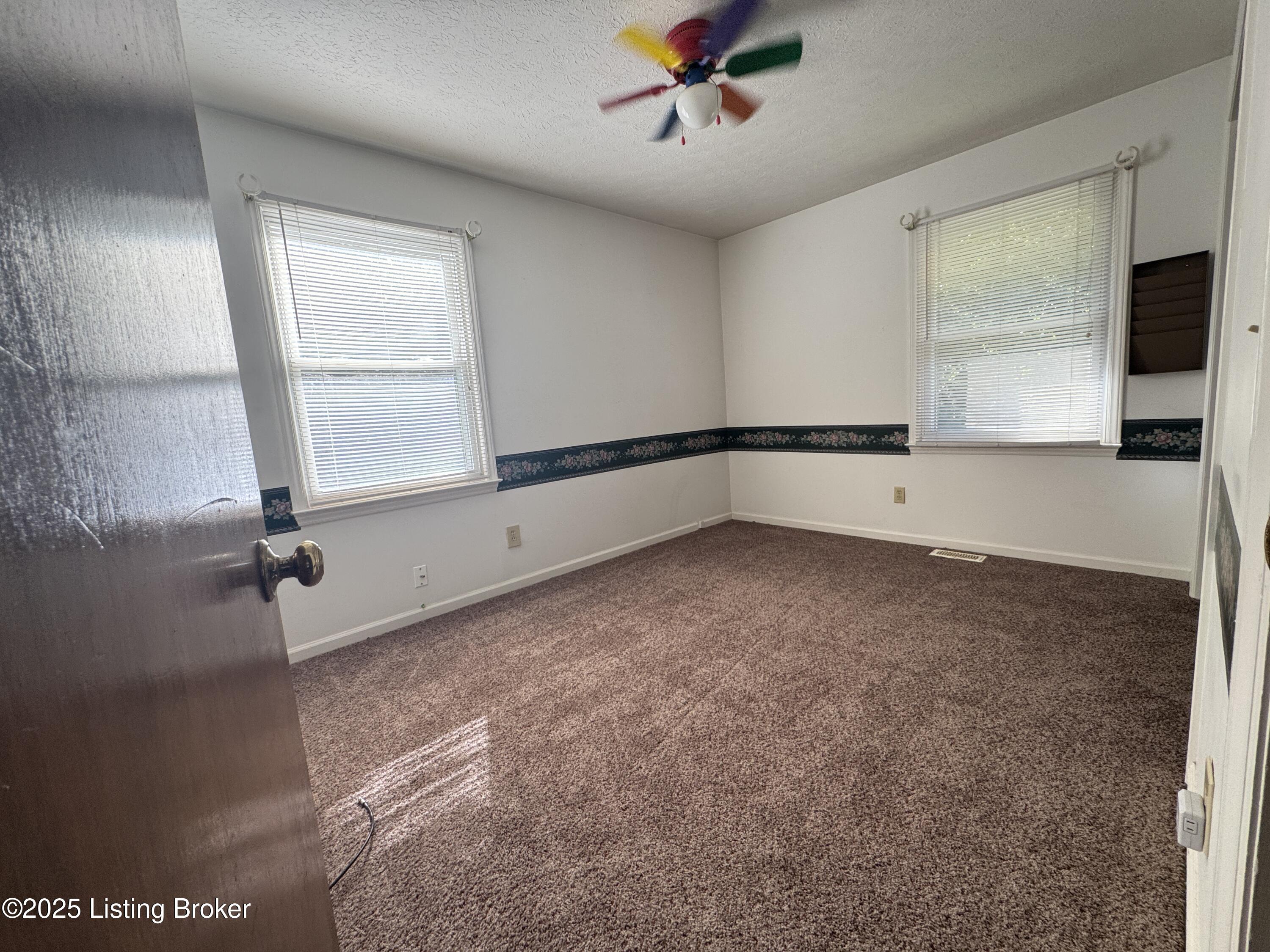 257 Topfield Rd
