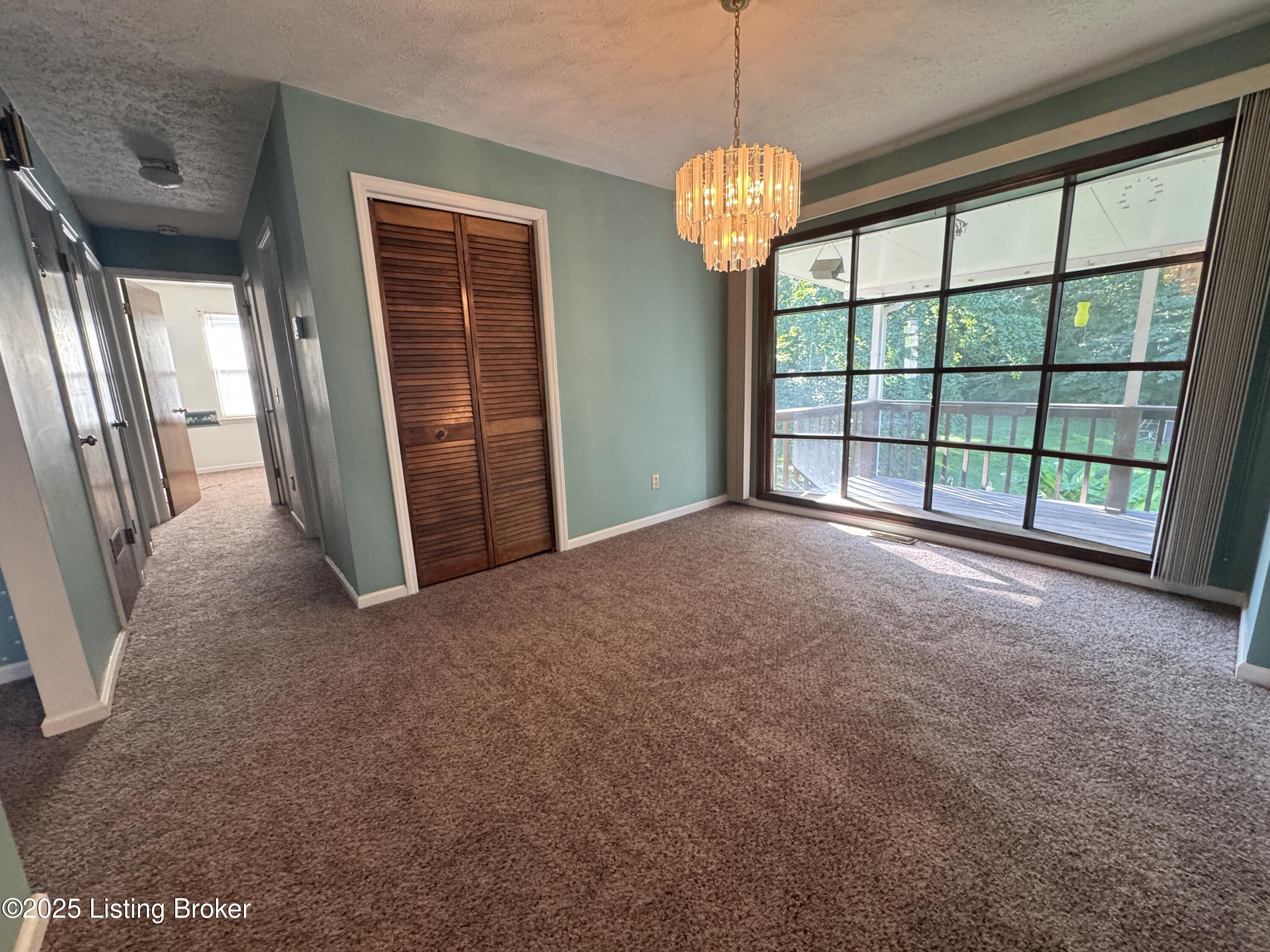 257 Topfield Rd