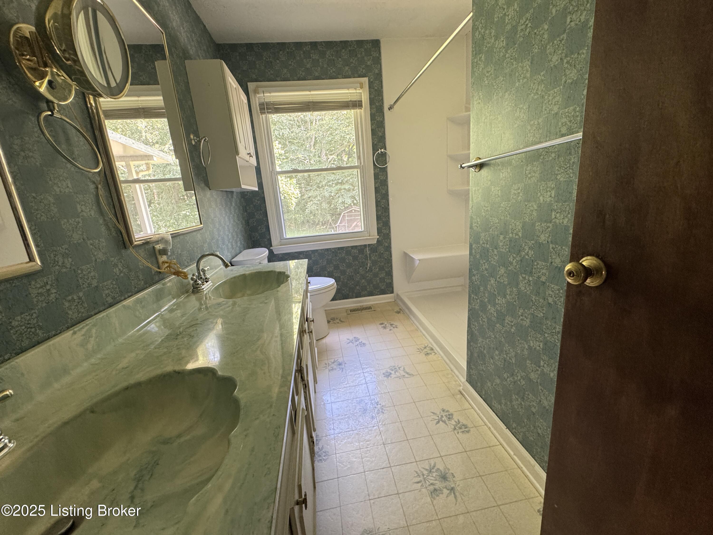 257 Topfield Rd