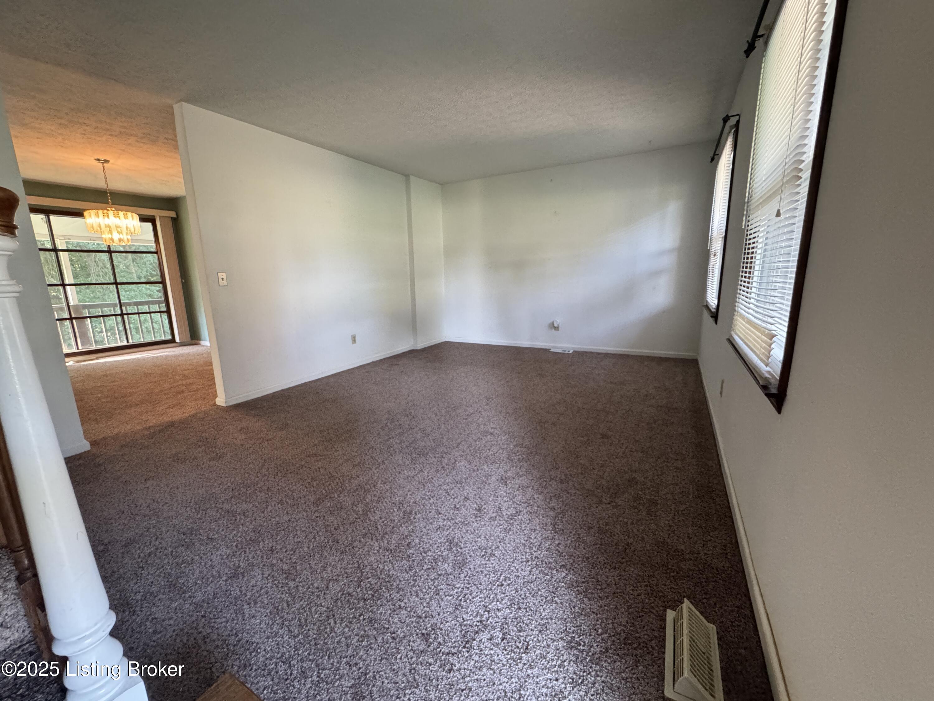 257 Topfield Rd