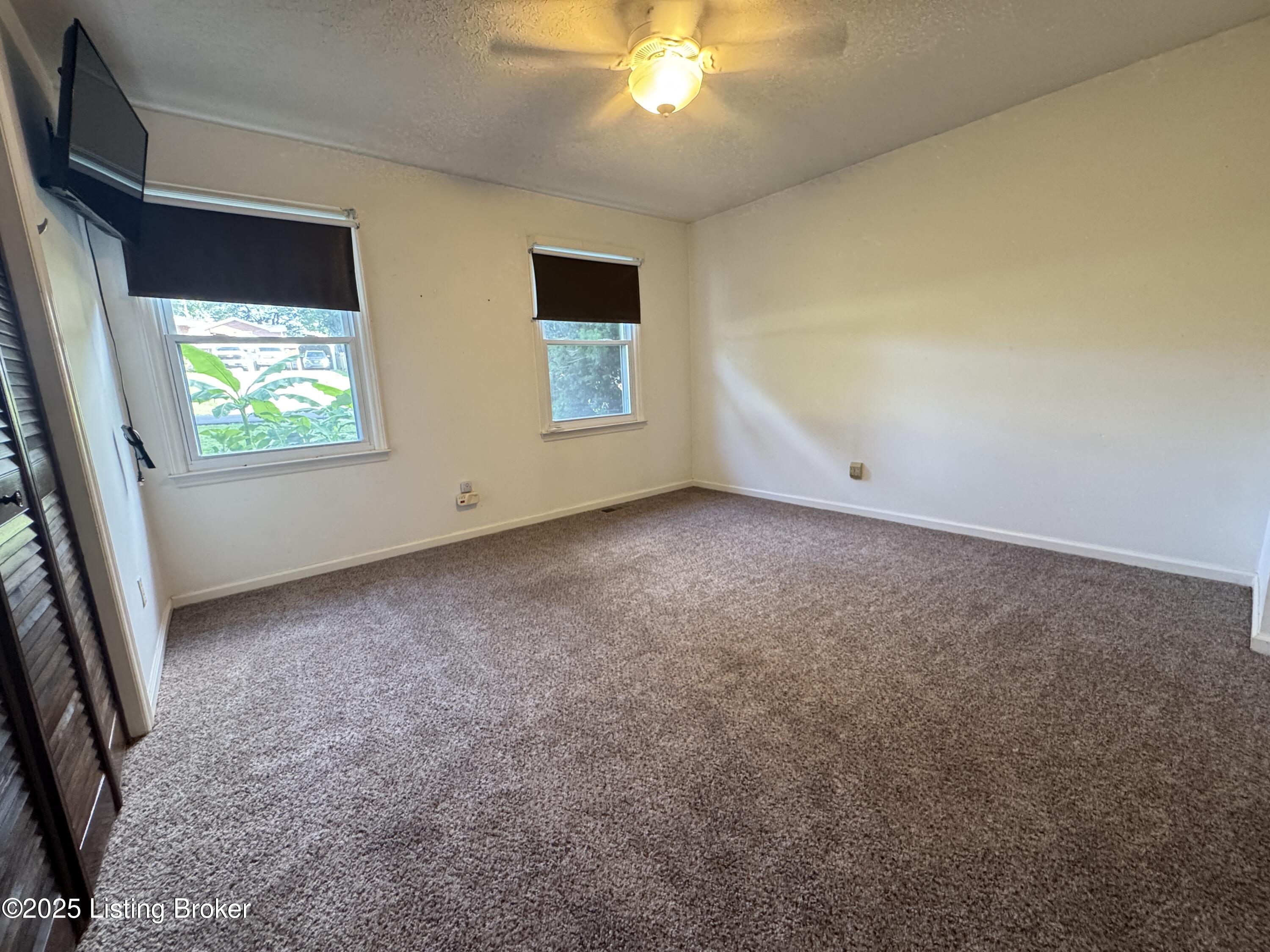 257 Topfield Rd