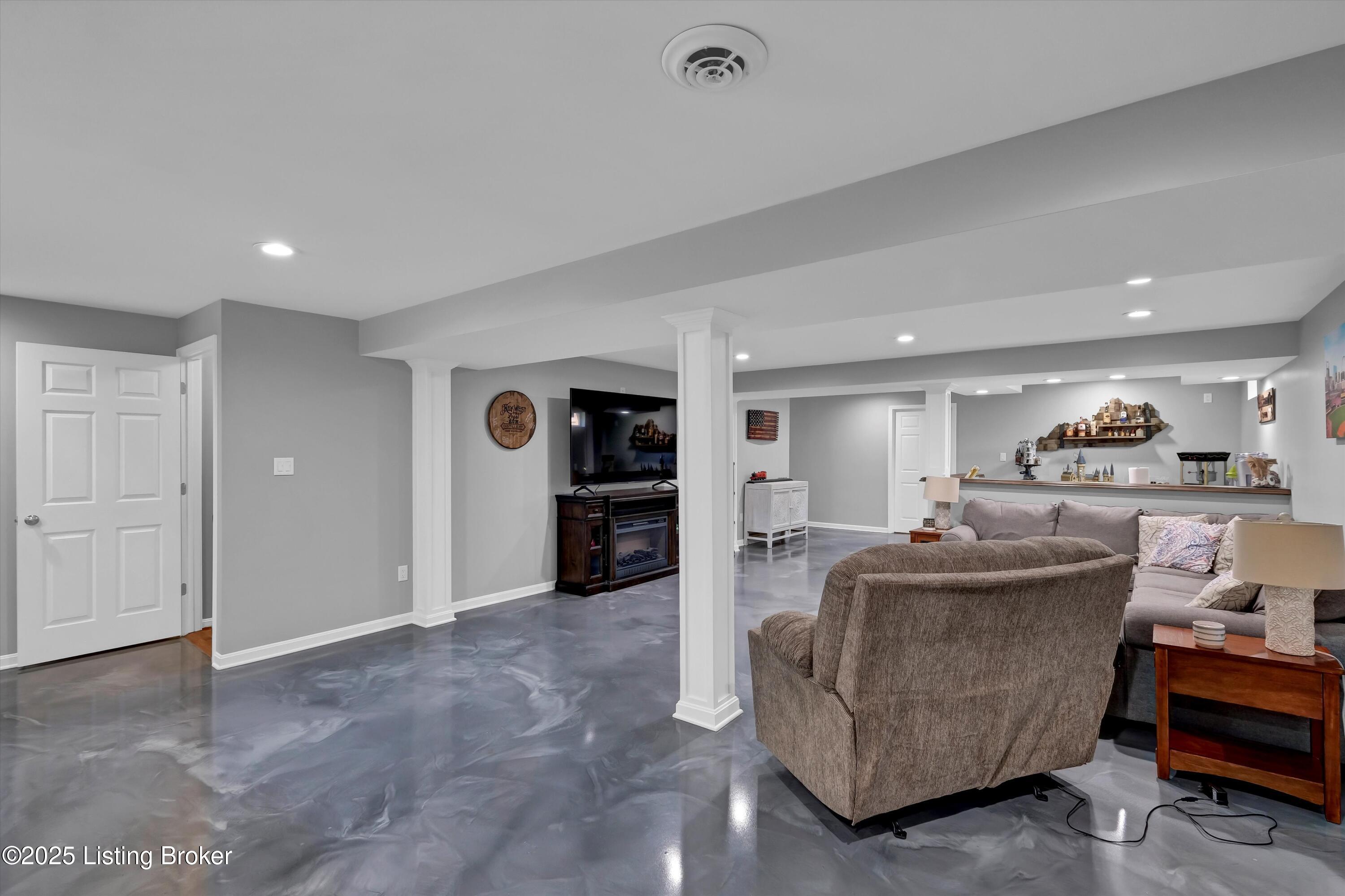 624 Circle Valley Dr