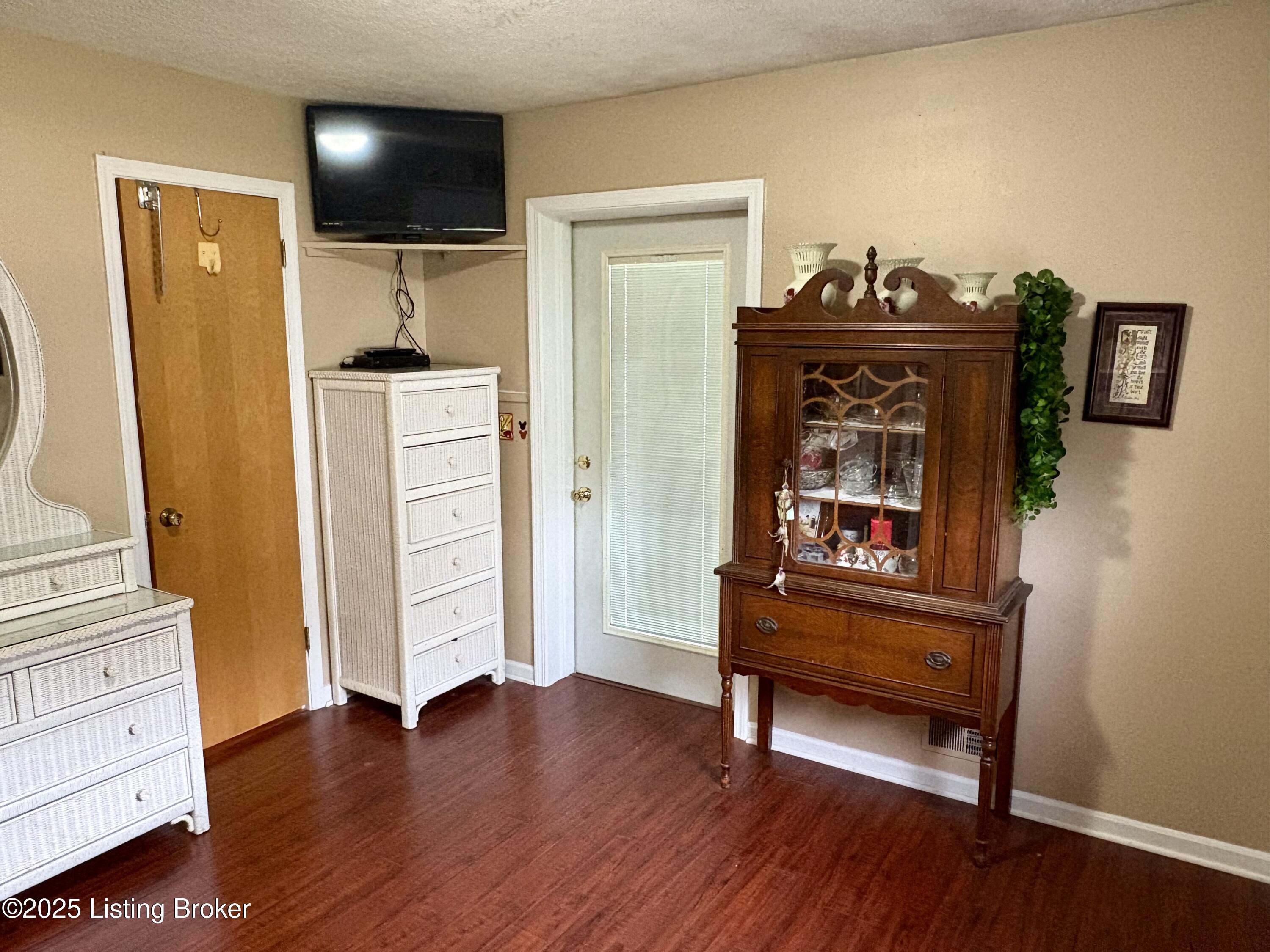 10210 Eve Dr