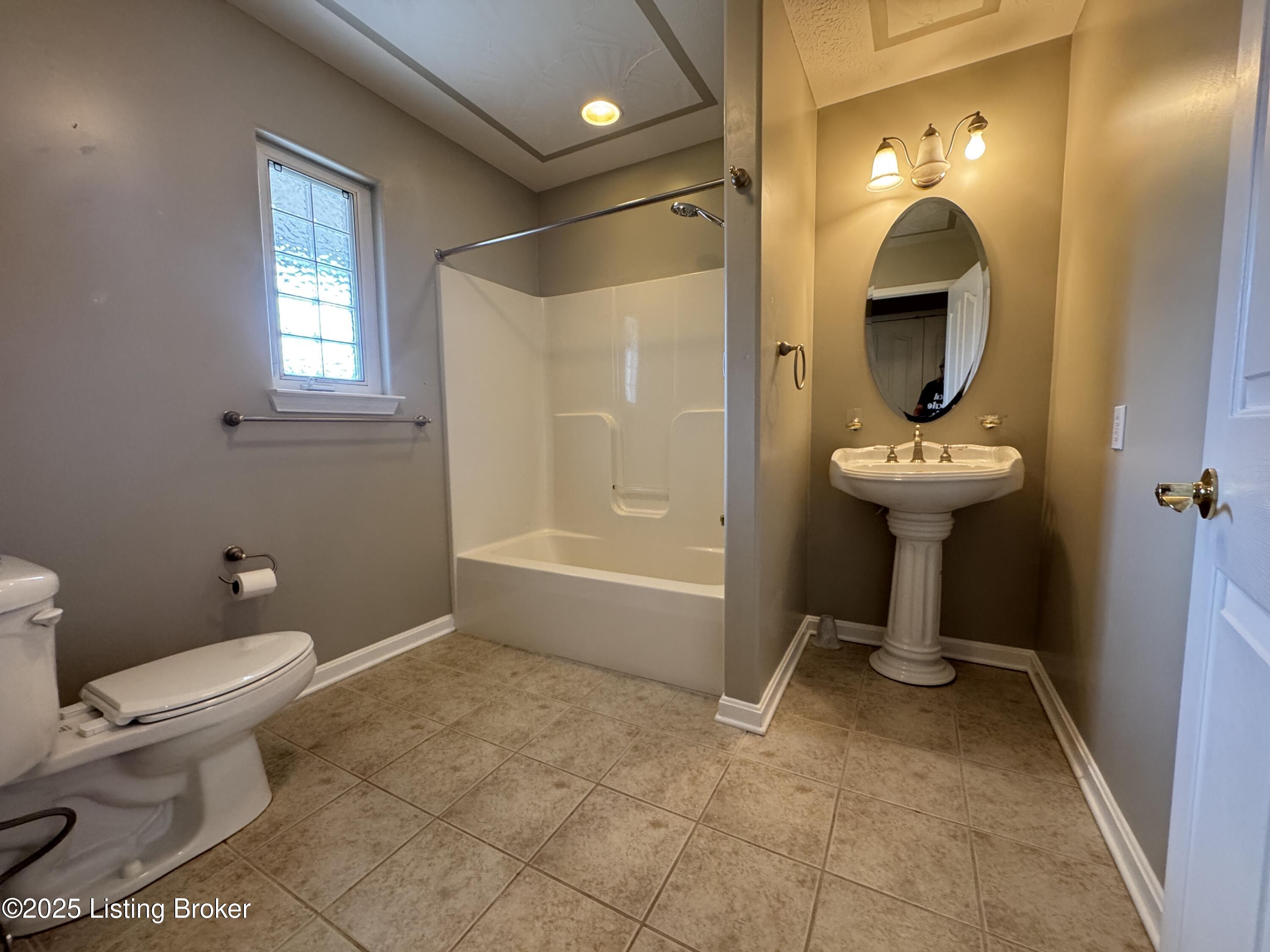 200 Emmaus Cir