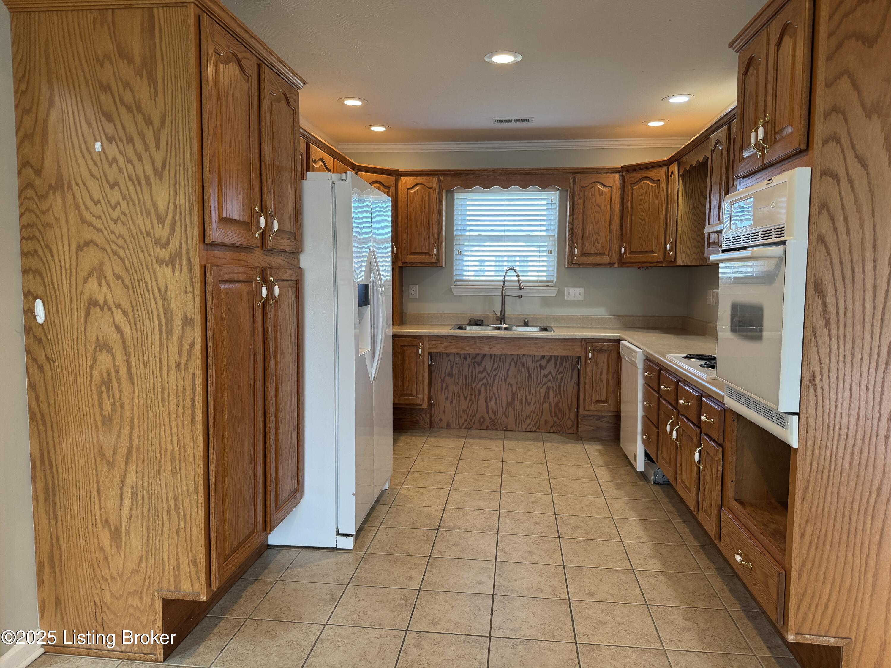 200 Emmaus Cir