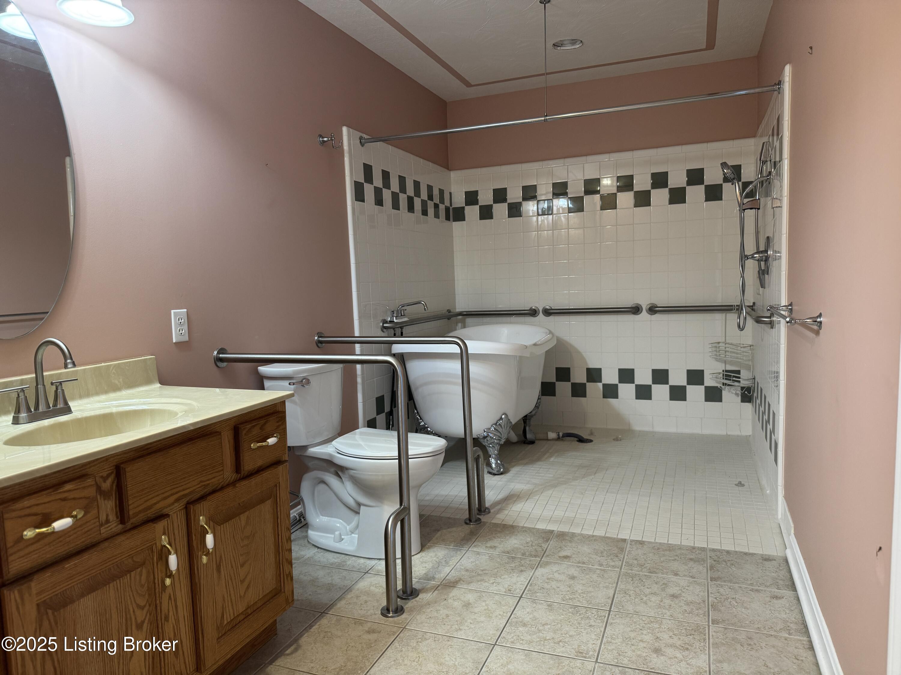 200 Emmaus Cir