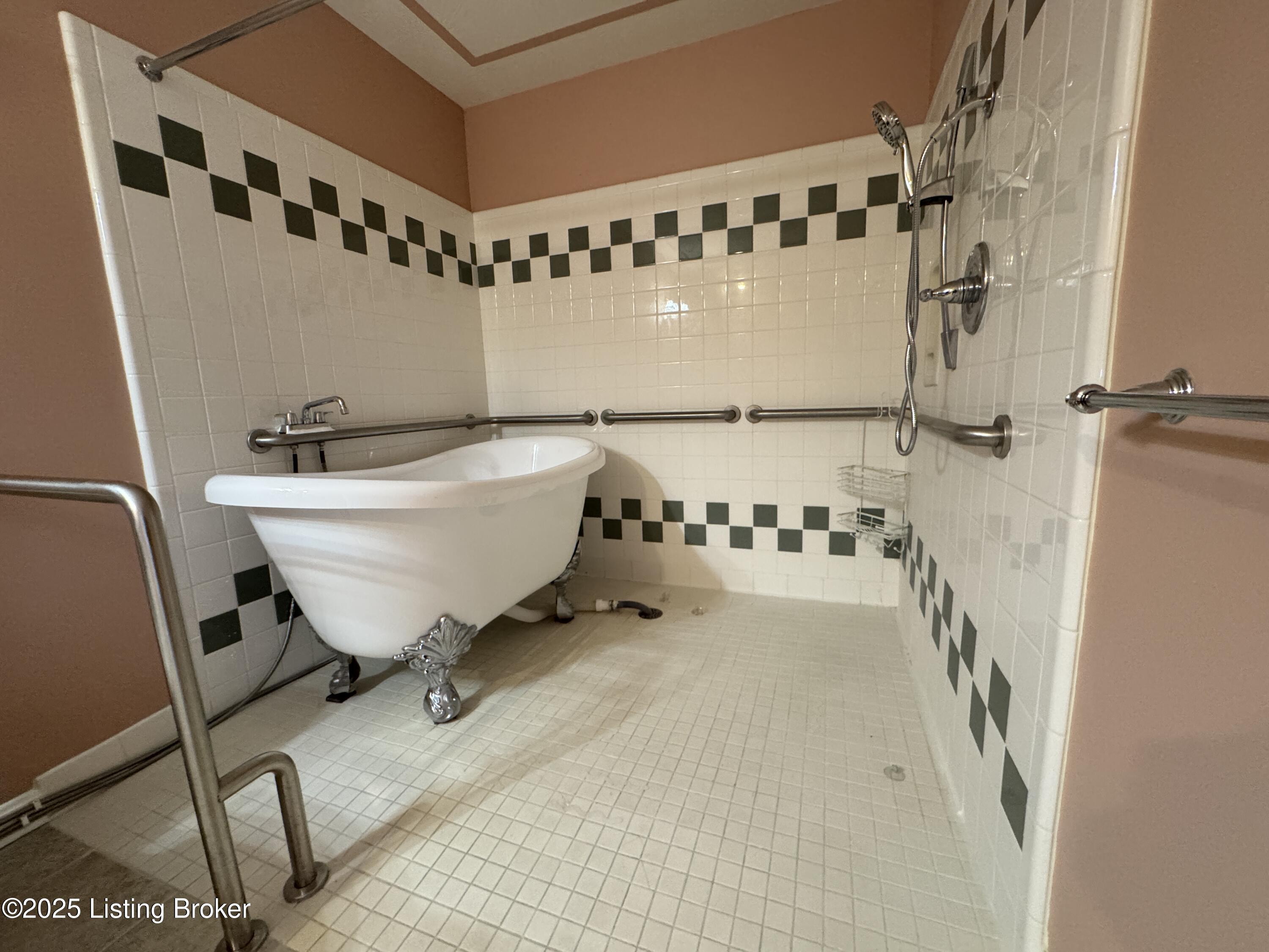 200 Emmaus Cir