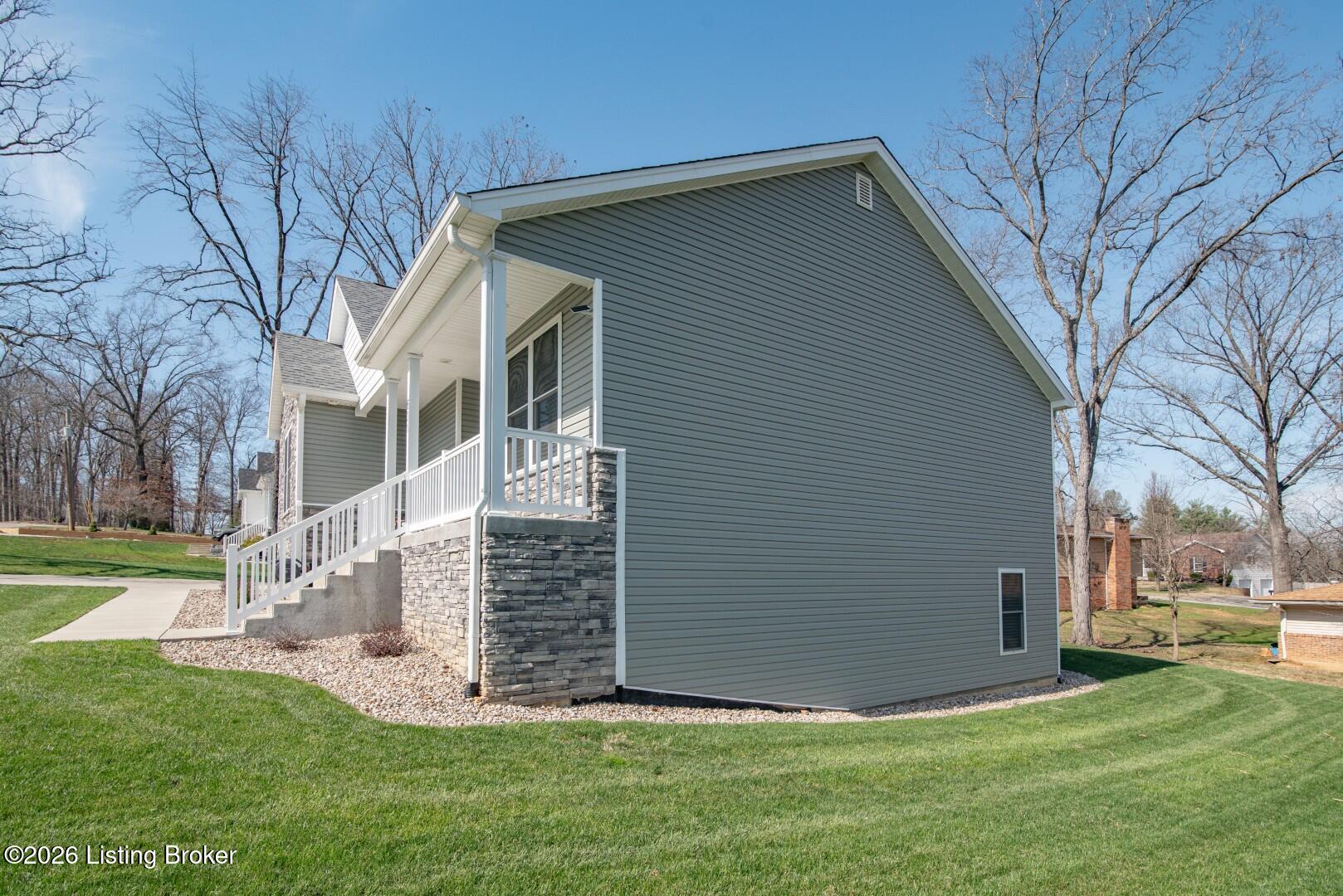 631 Lakeshore Pkwy