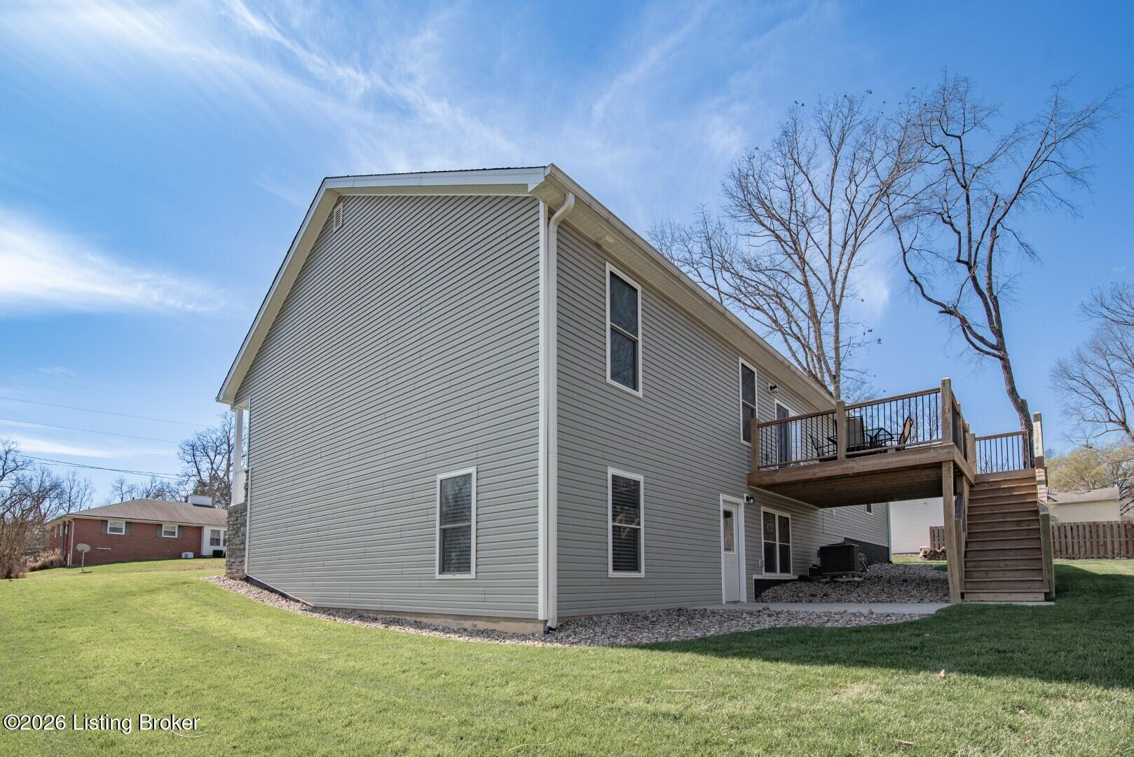 631 Lakeshore Pkwy