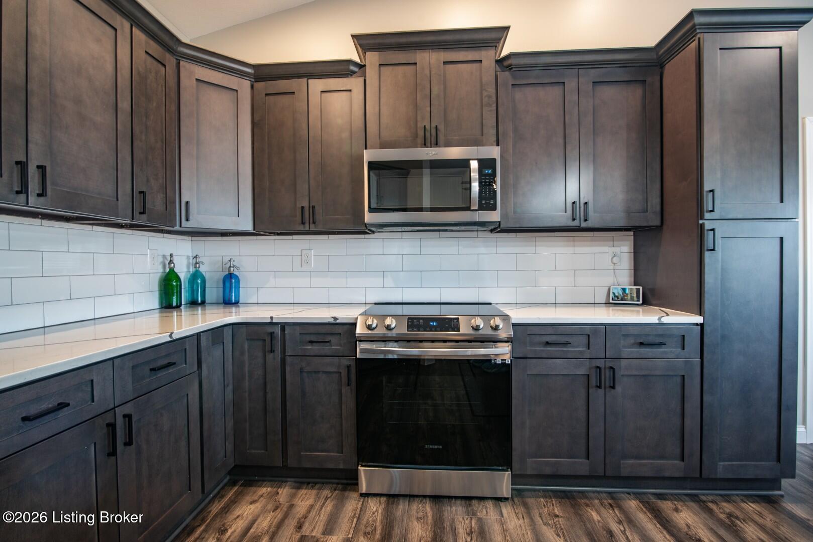 631 Lakeshore Pkwy