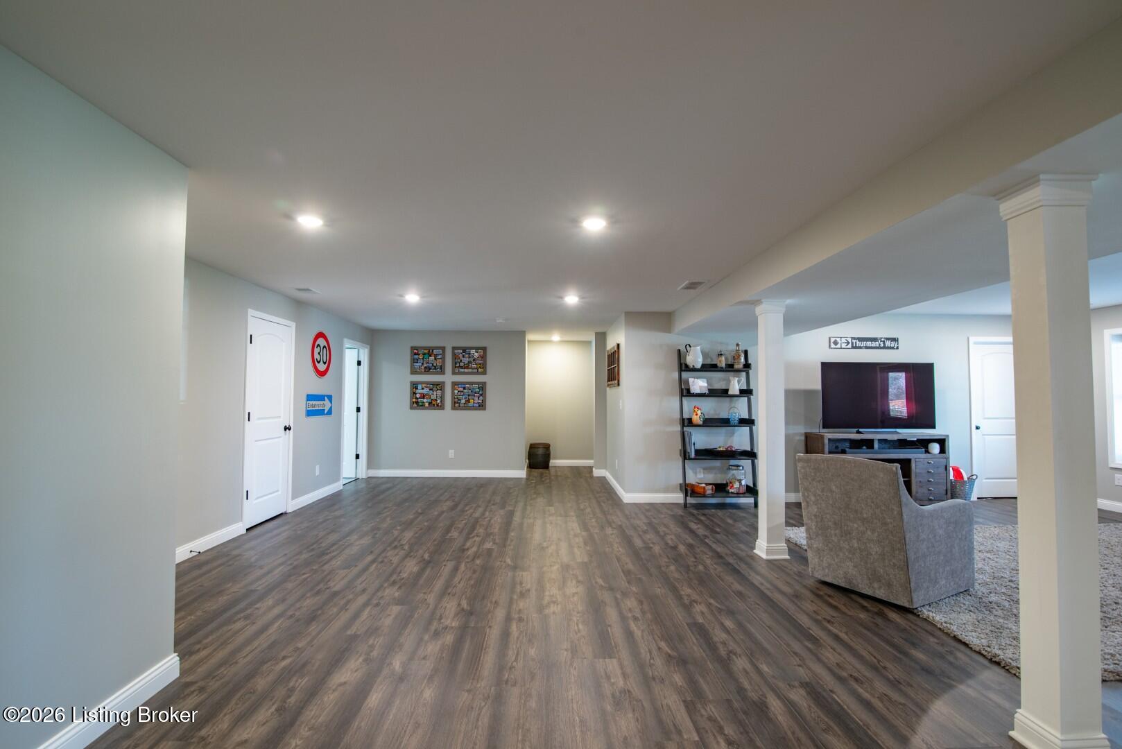 631 Lakeshore Pkwy