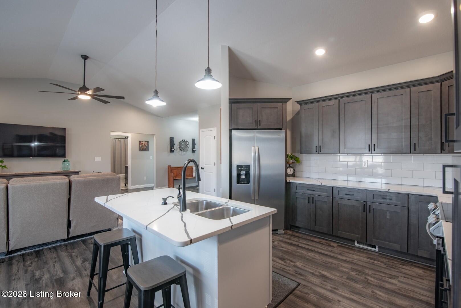 631 Lakeshore Pkwy
