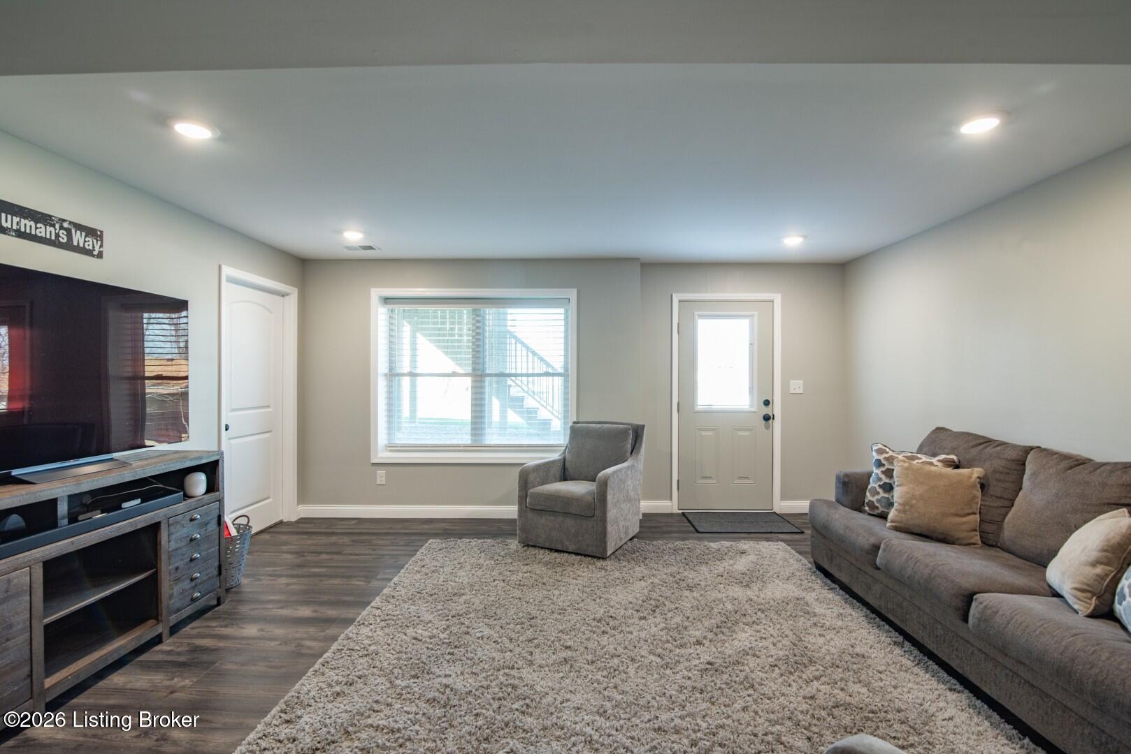 631 Lakeshore Pkwy