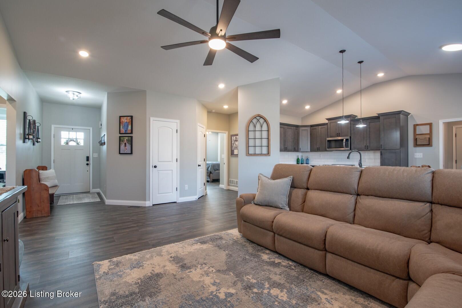 631 Lakeshore Pkwy