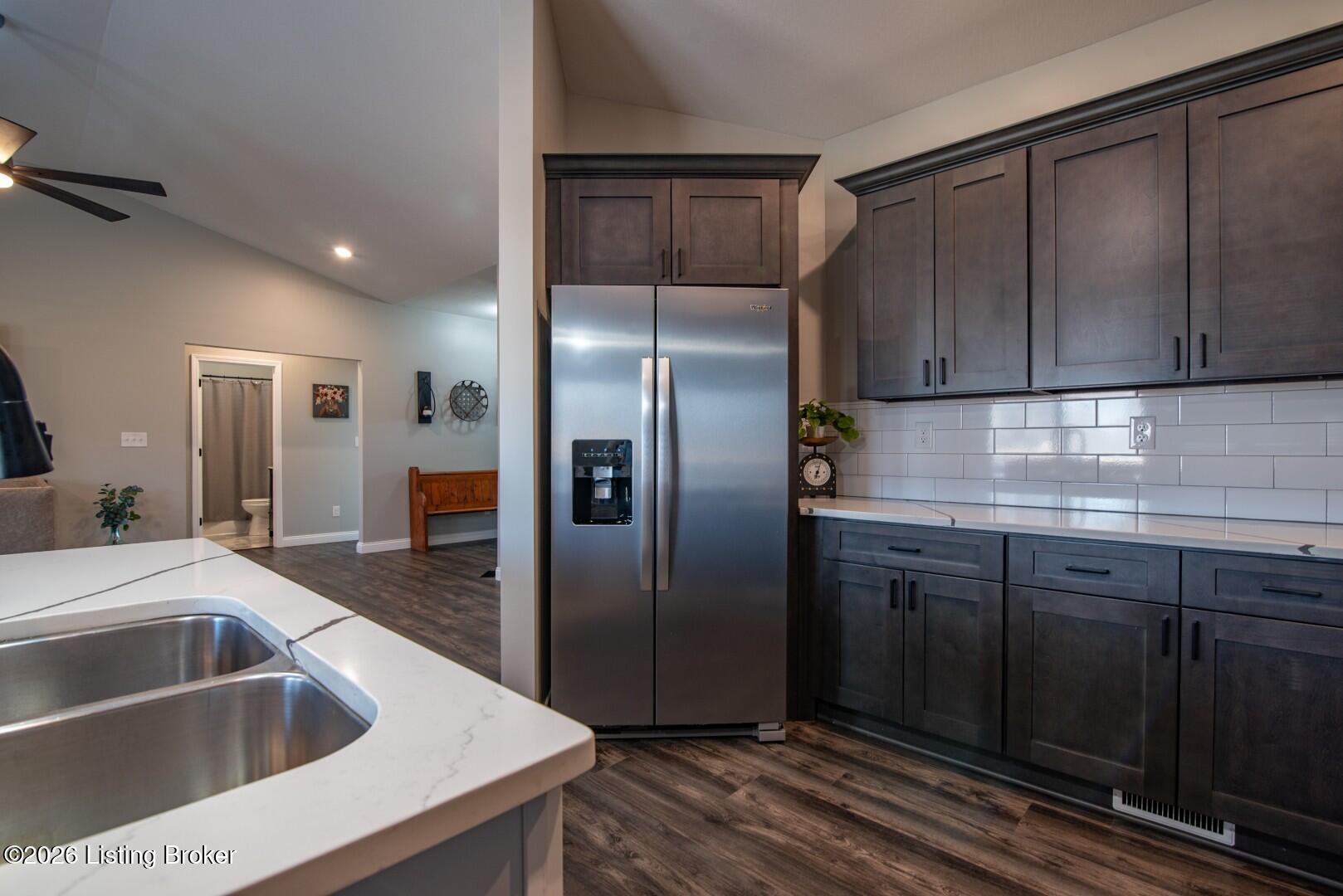 631 Lakeshore Pkwy