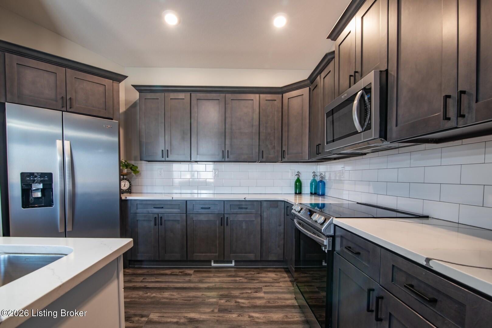 631 Lakeshore Pkwy