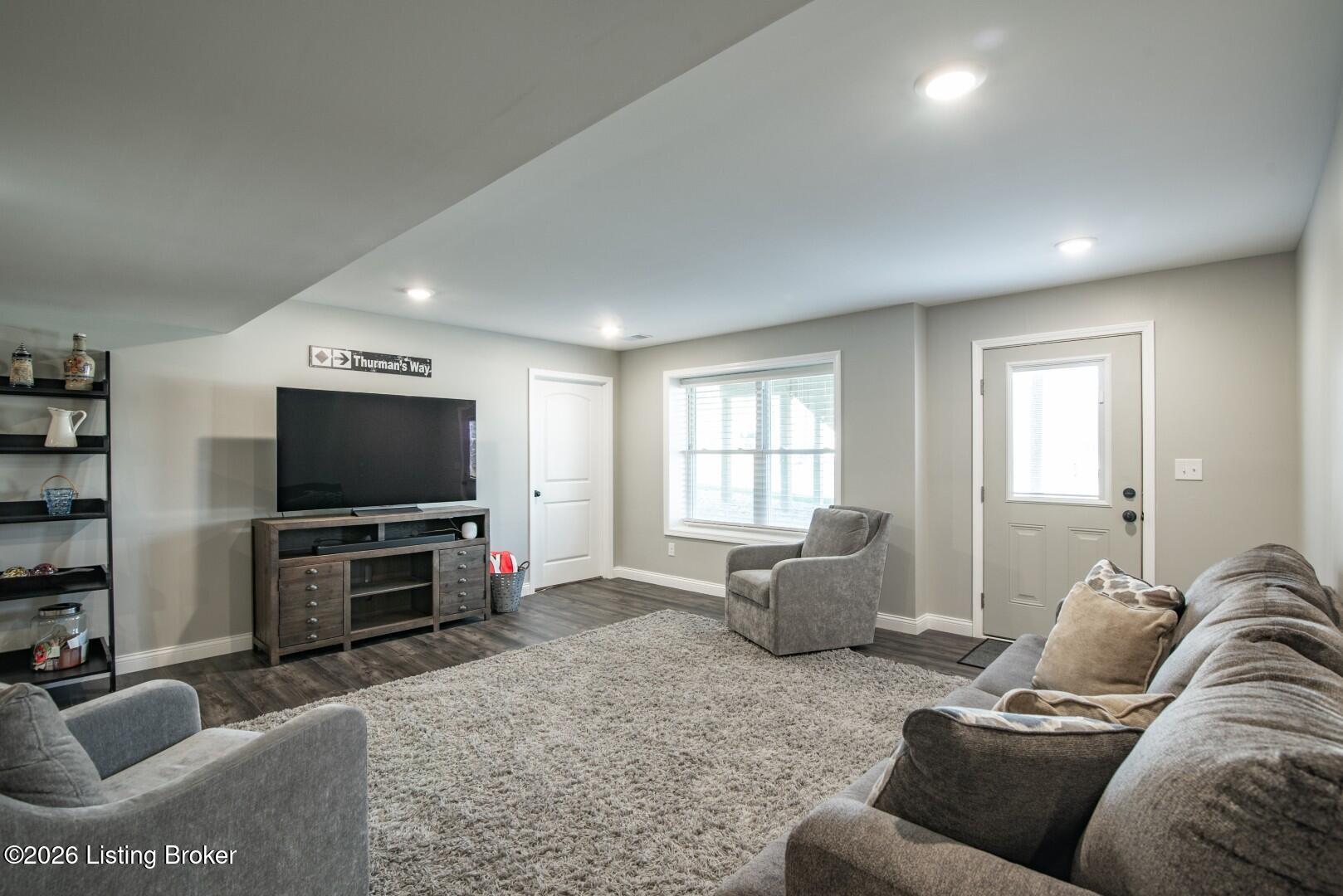 631 Lakeshore Pkwy