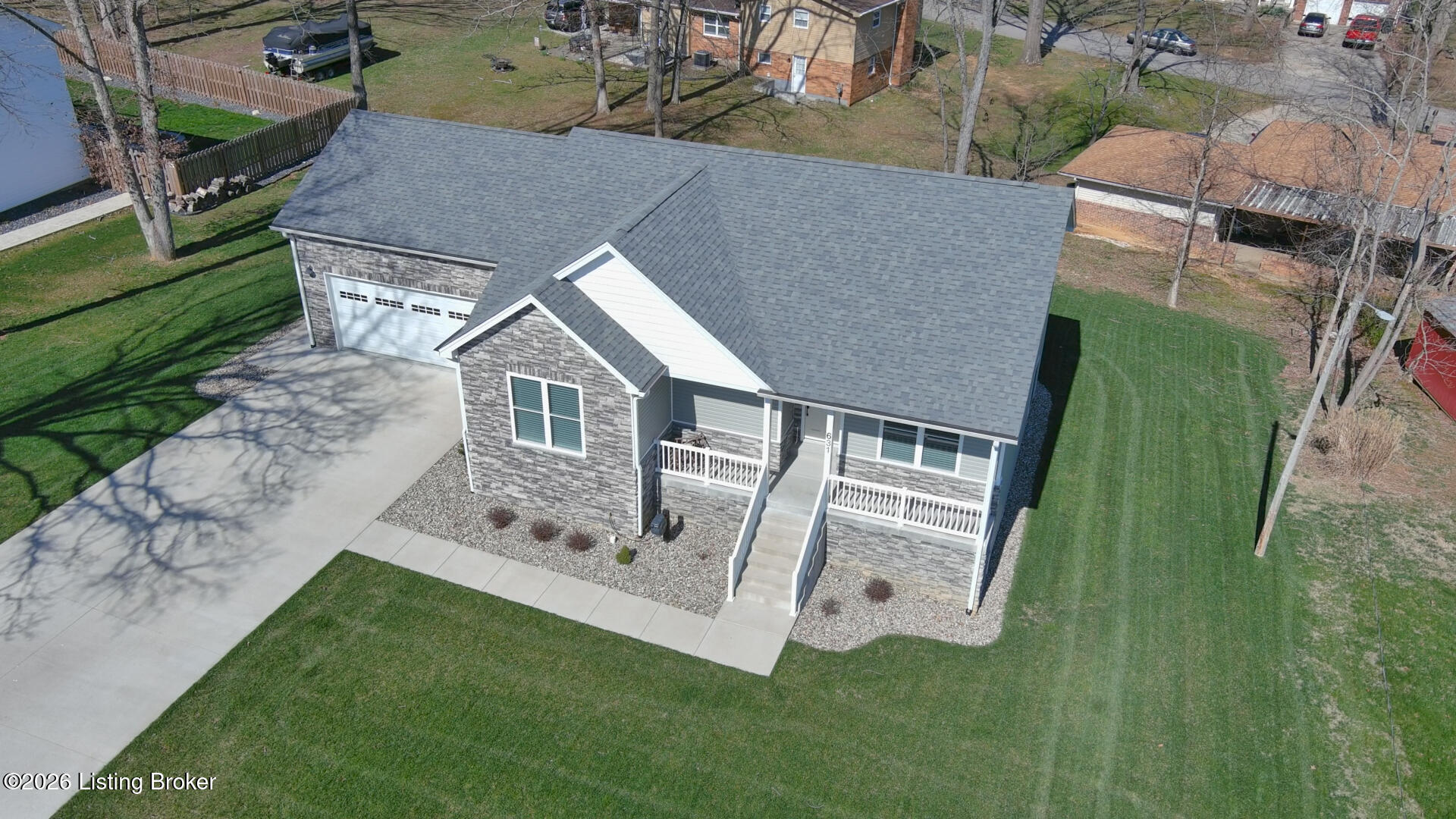 631 Lakeshore Pkwy