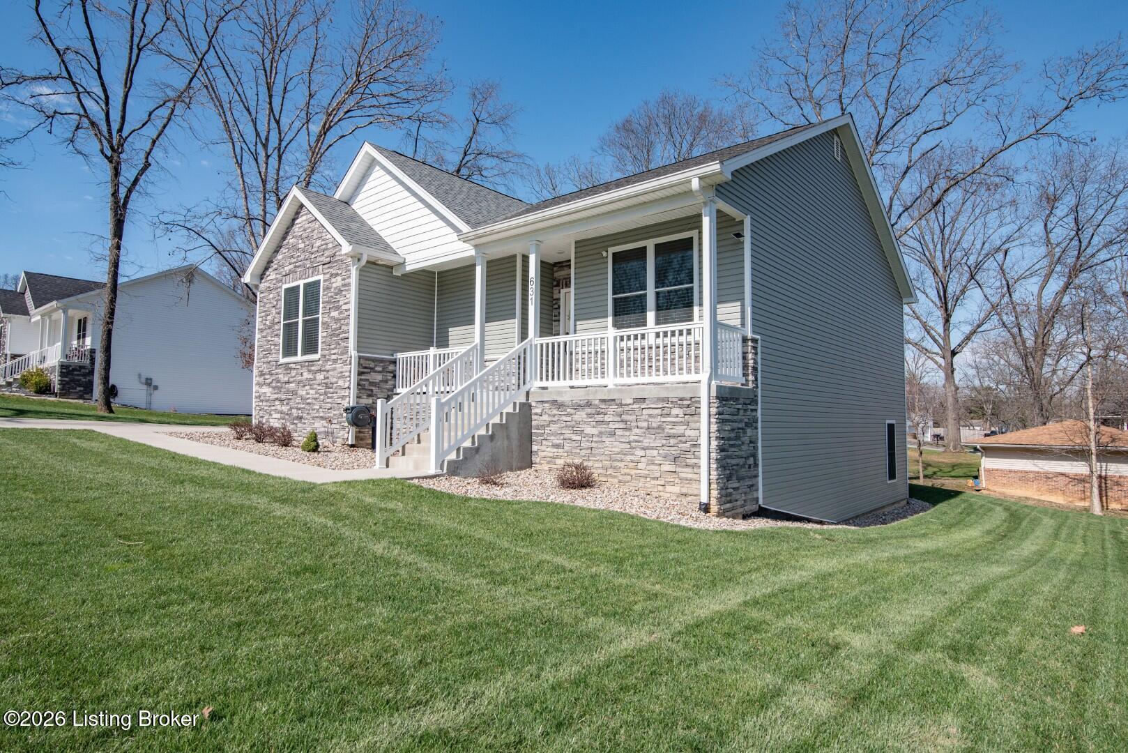 631 Lakeshore Pkwy