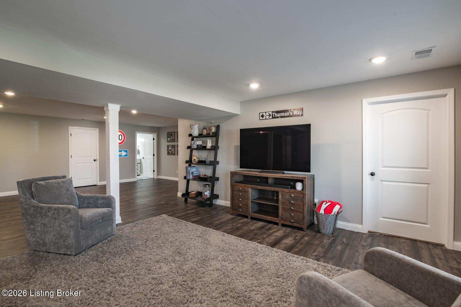 631 Lakeshore Pkwy