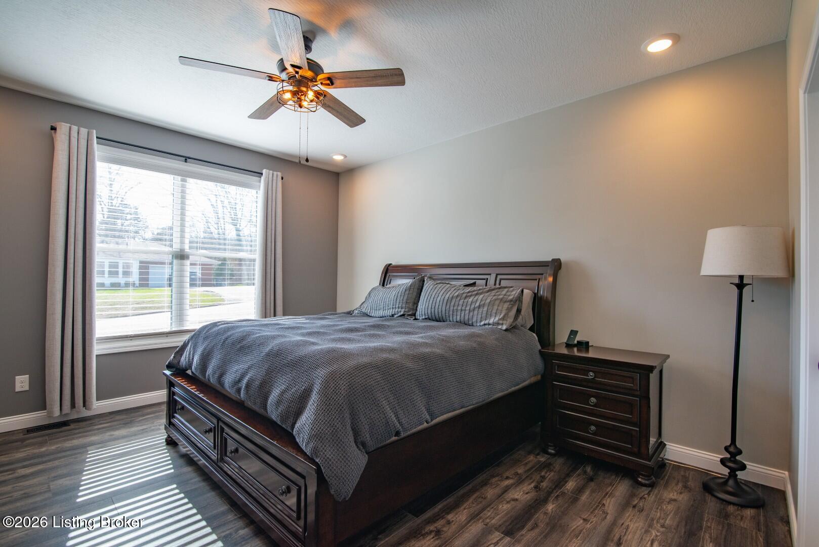 631 Lakeshore Pkwy