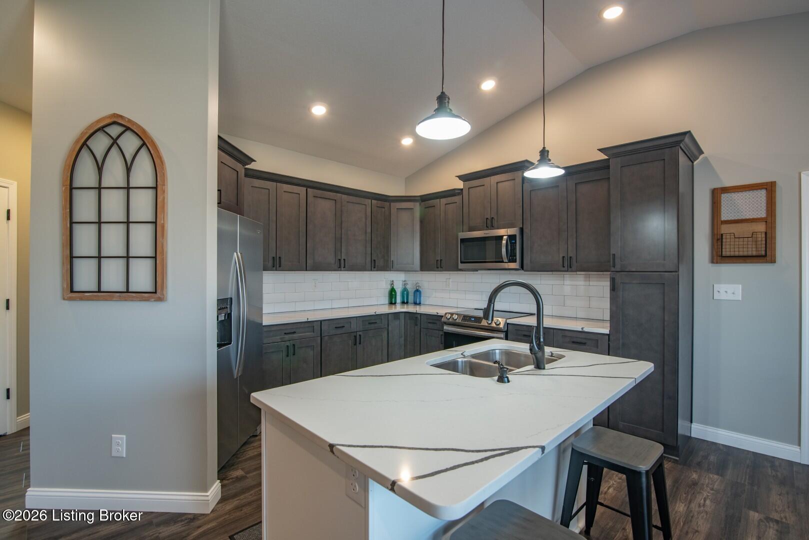 631 Lakeshore Pkwy