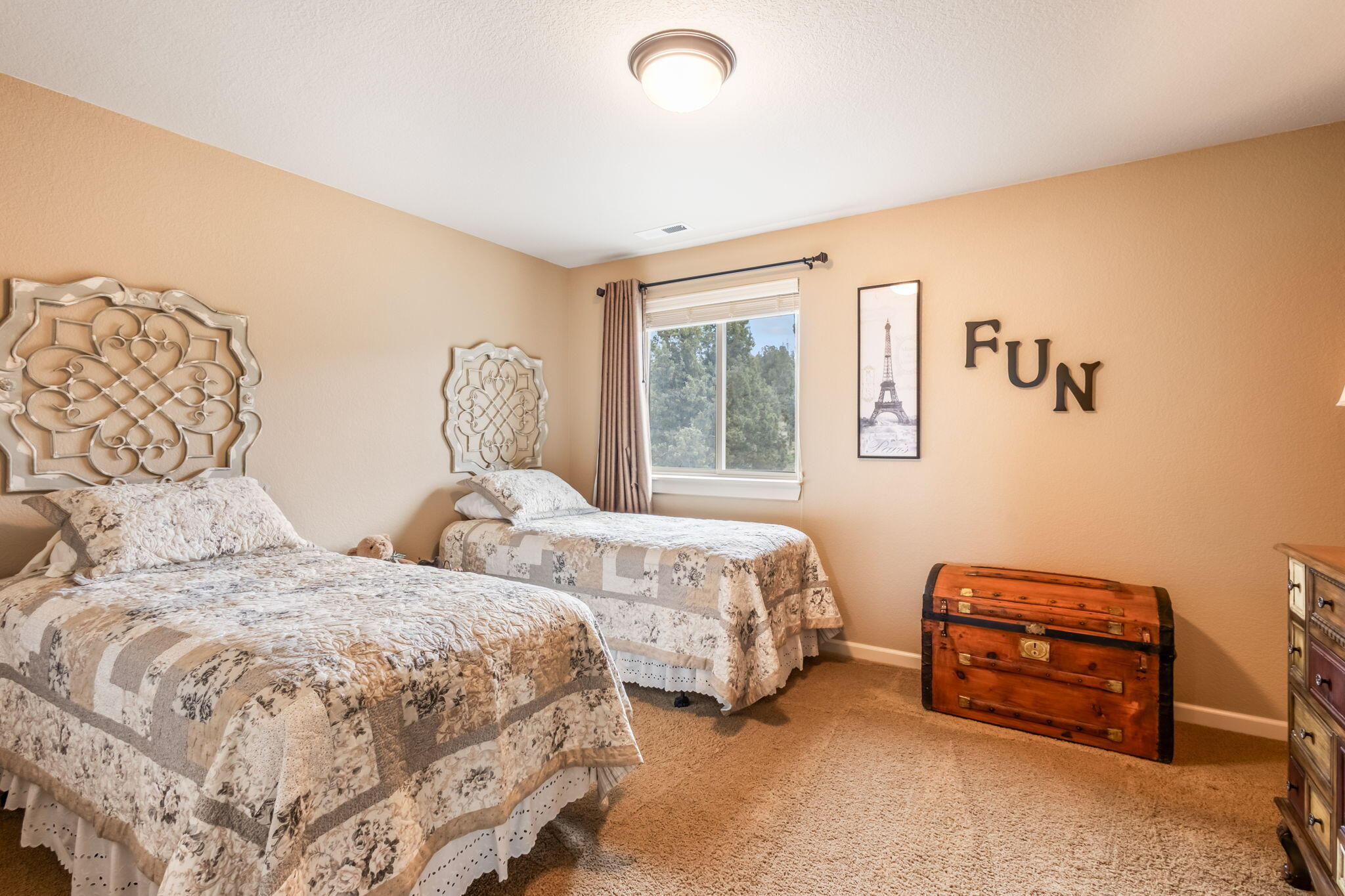 7606 SE Madison Avenue