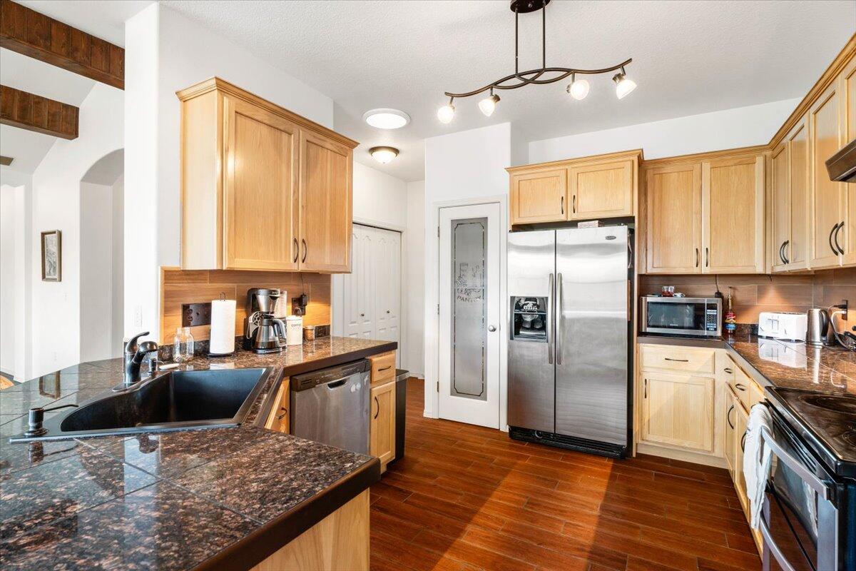 400 NW 16th Place