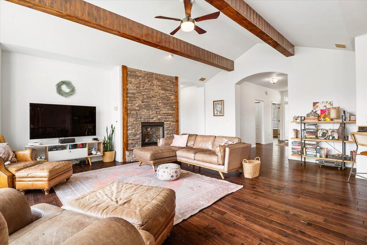 400 NW 16th Place