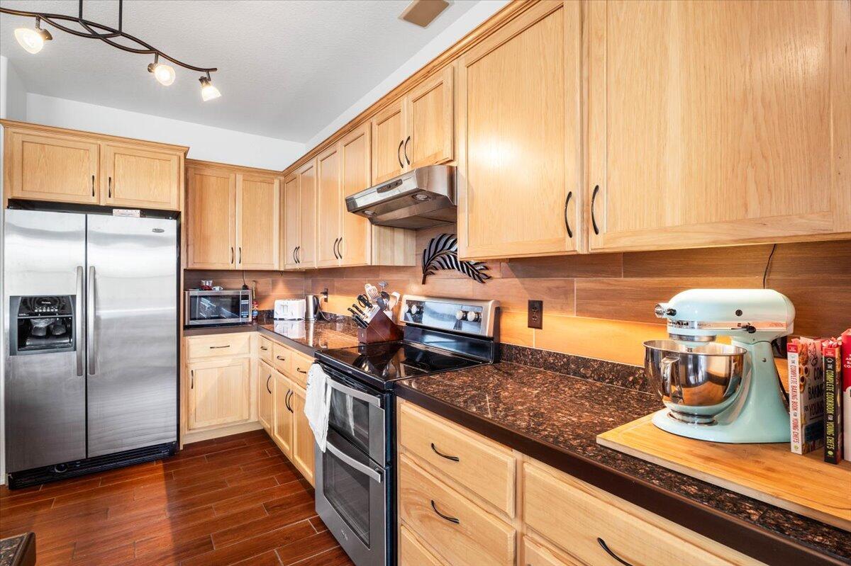 400 NW 16th Place