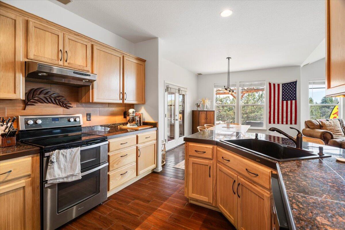 400 NW 16th Place