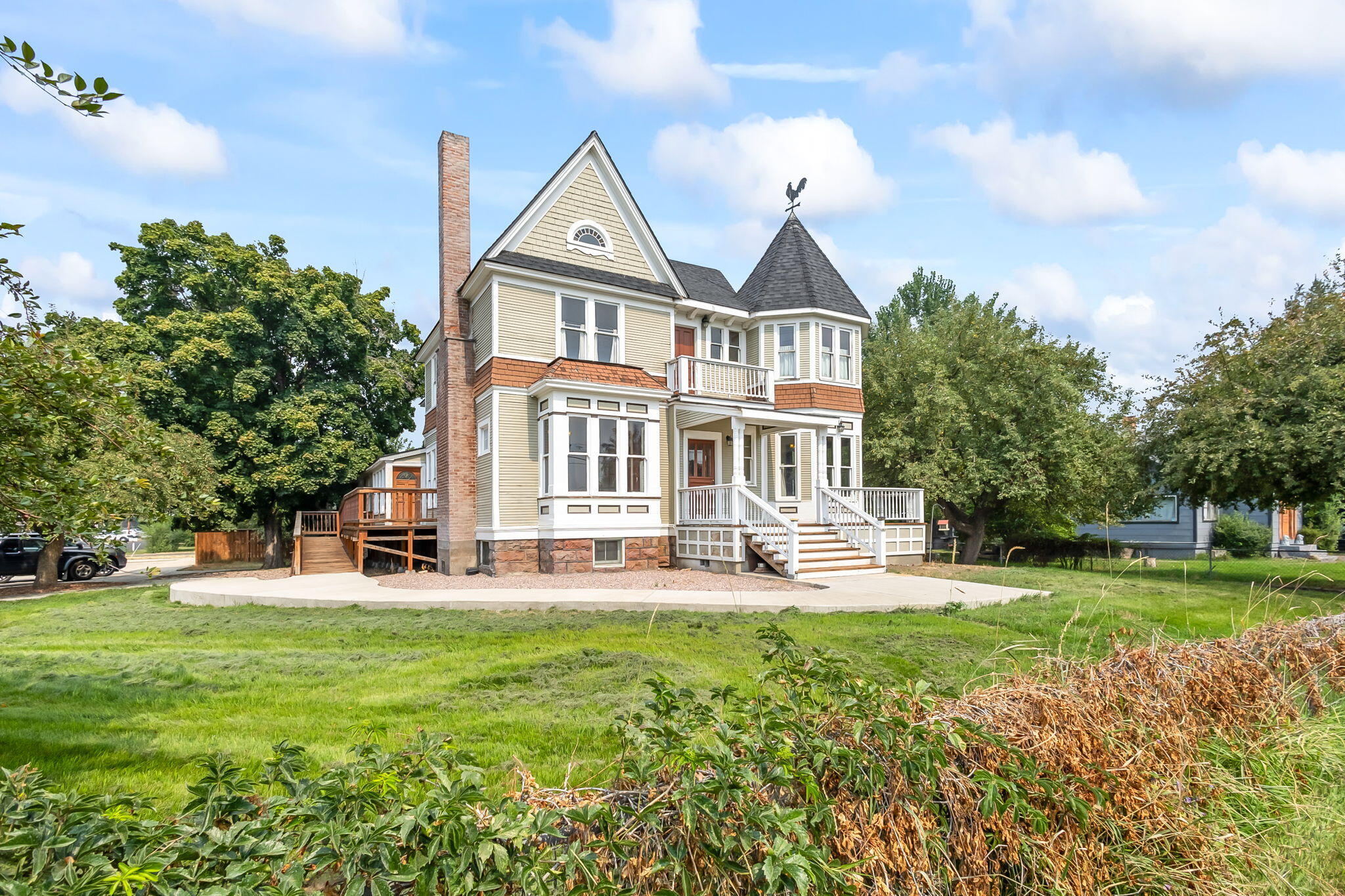 305 NE 7th Street